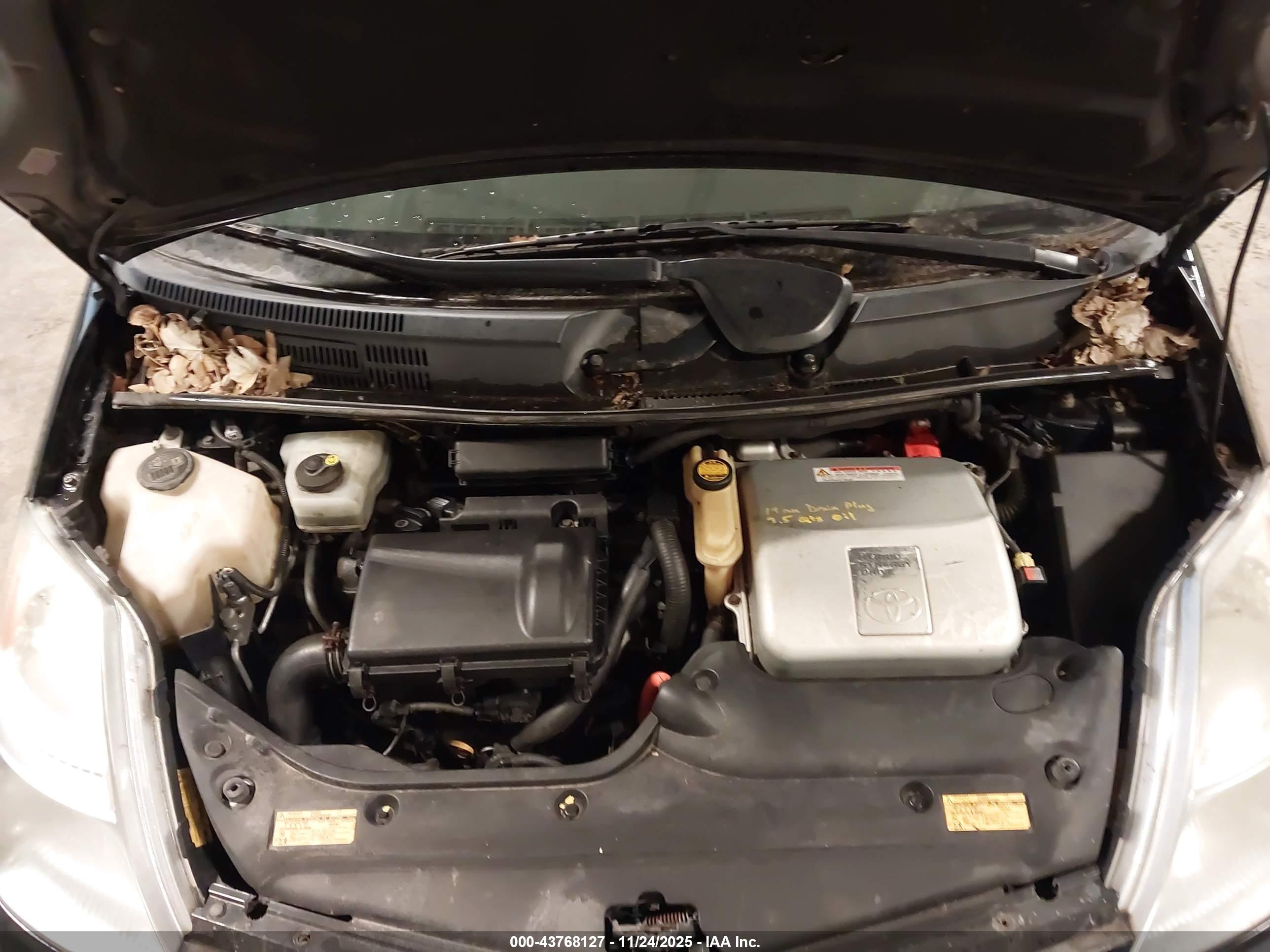 TOYOTA PRIUS image 10