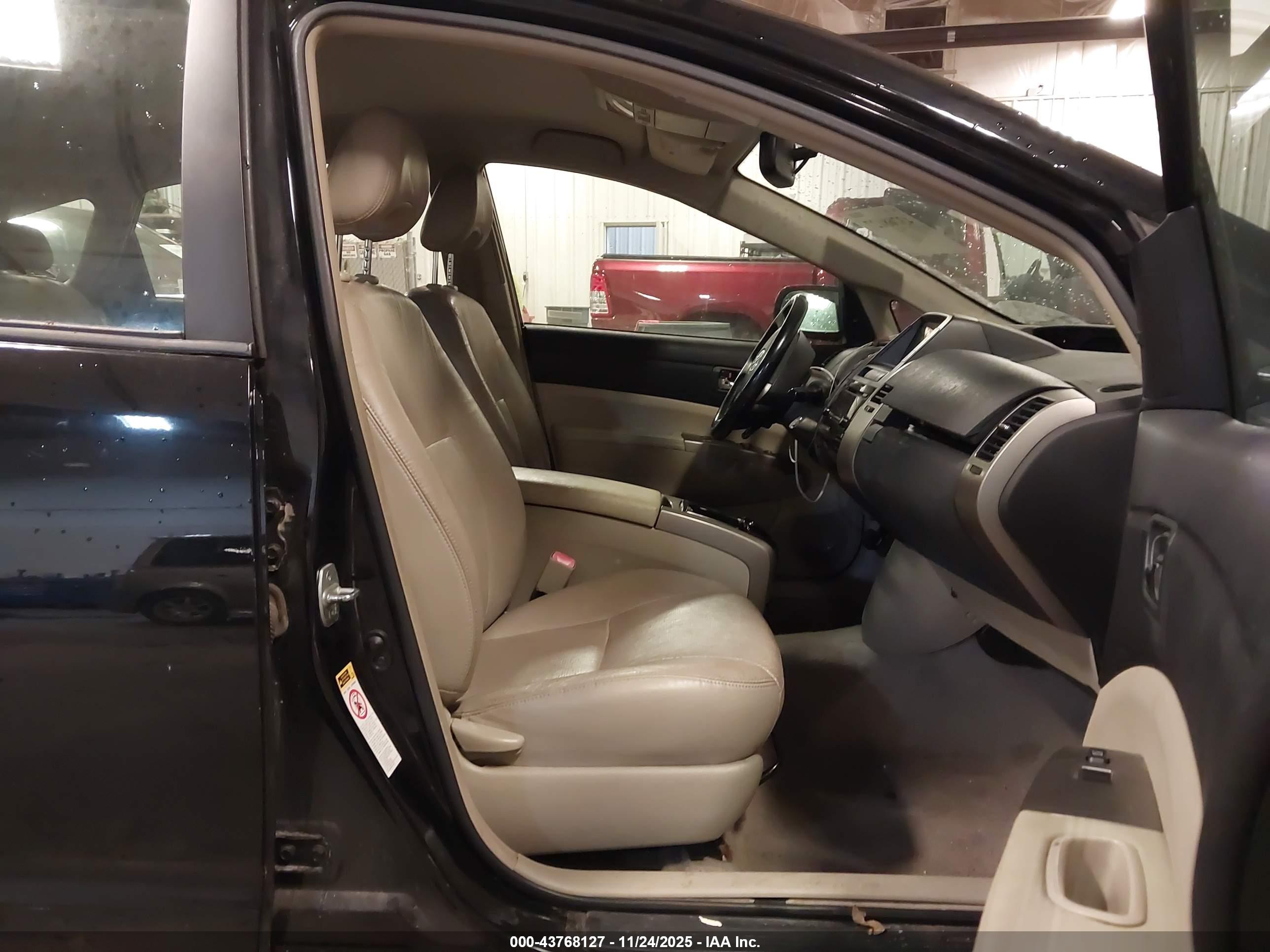 TOYOTA PRIUS image 5