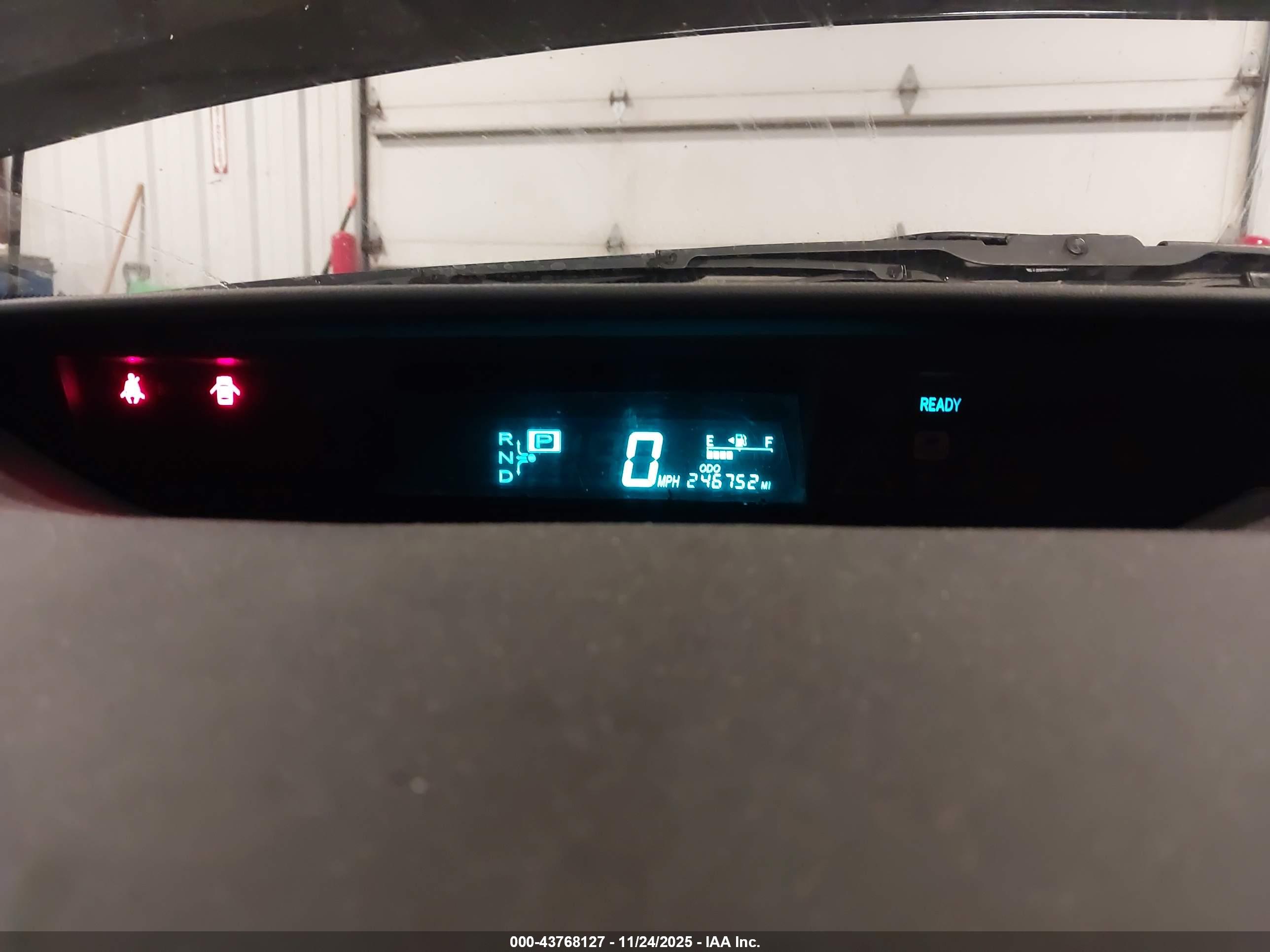 TOYOTA PRIUS image 7