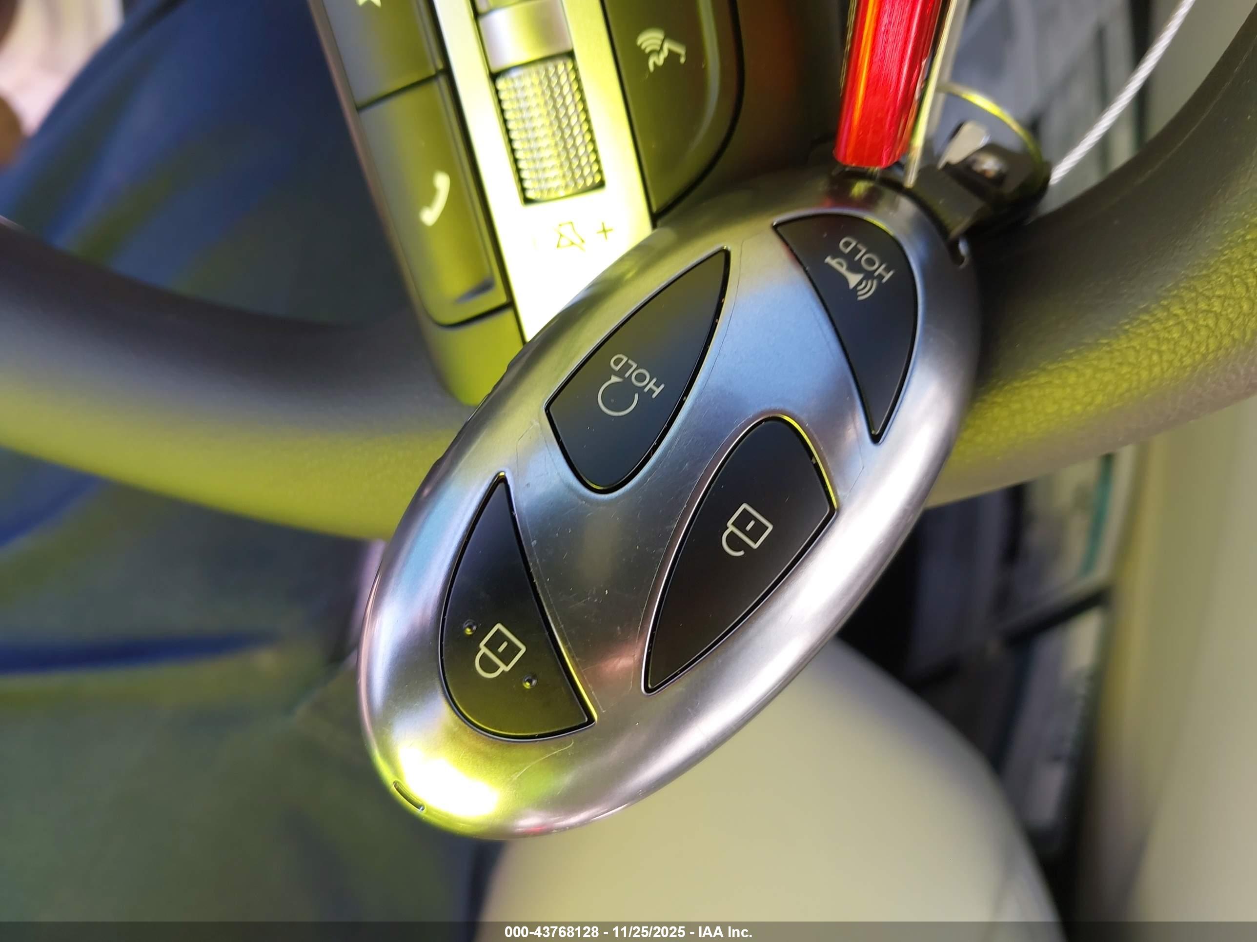 HYUNDAI TUCSON image 11
