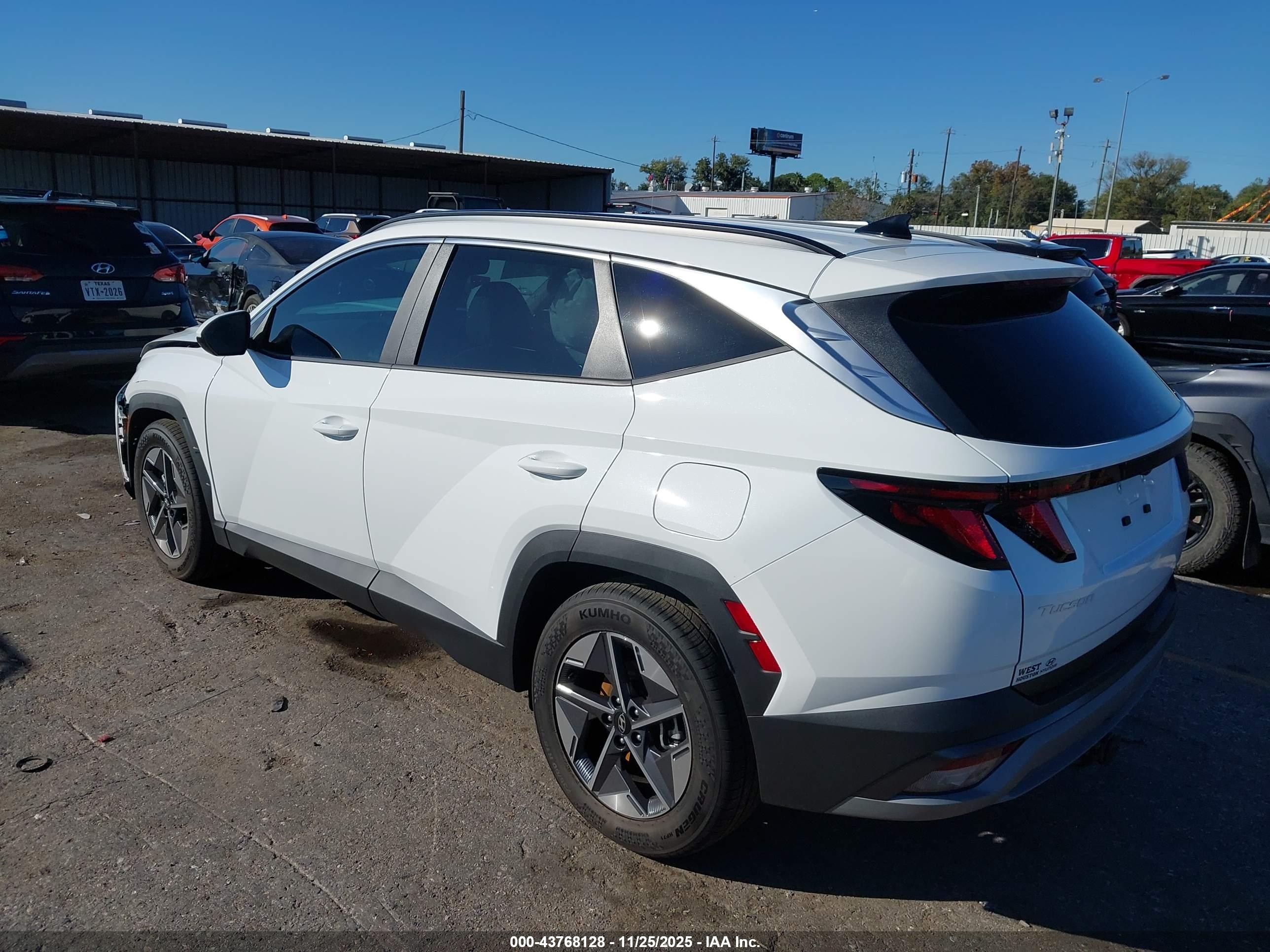 HYUNDAI TUCSON image 3