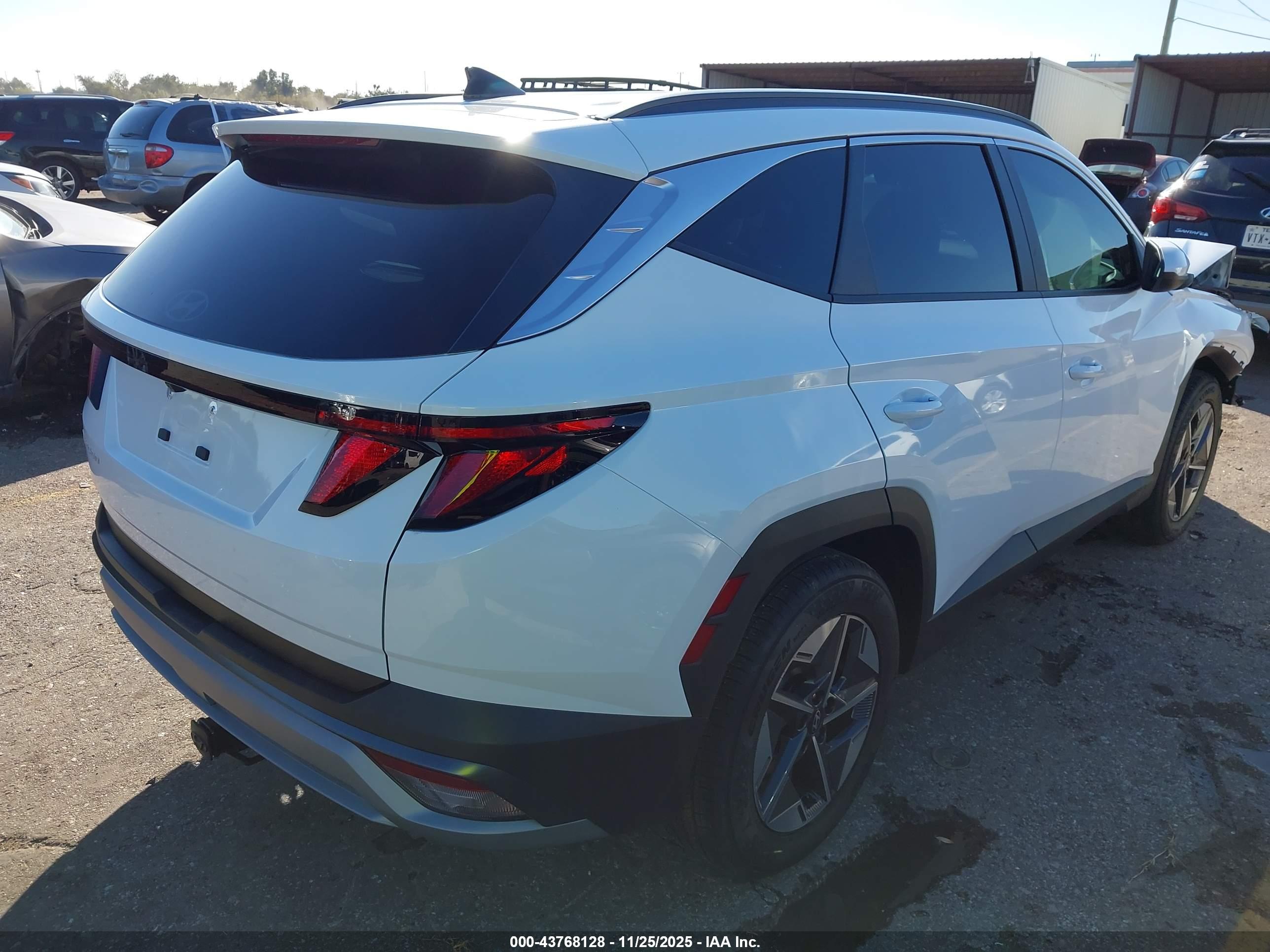 HYUNDAI TUCSON image 4