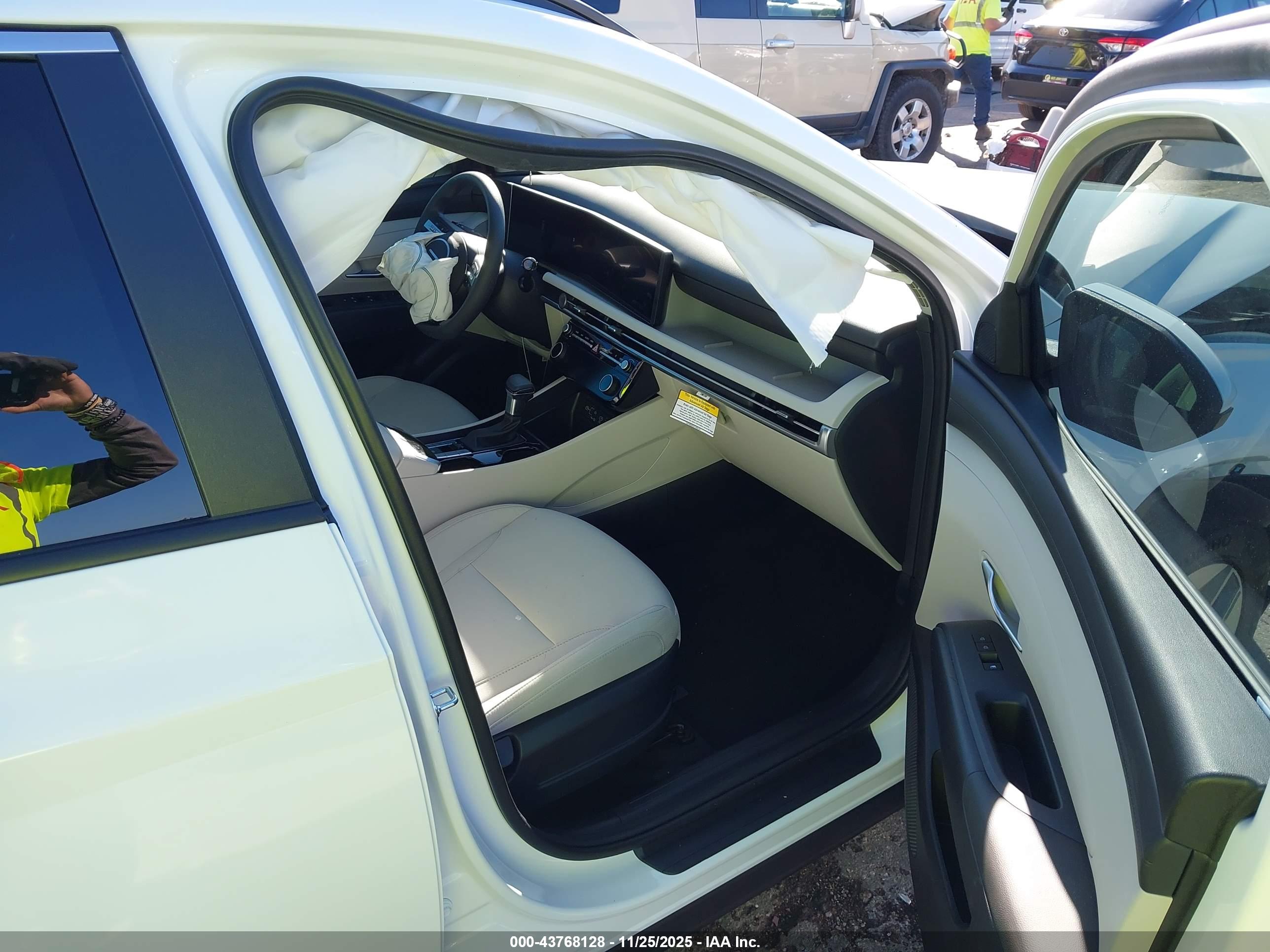 HYUNDAI TUCSON image 5