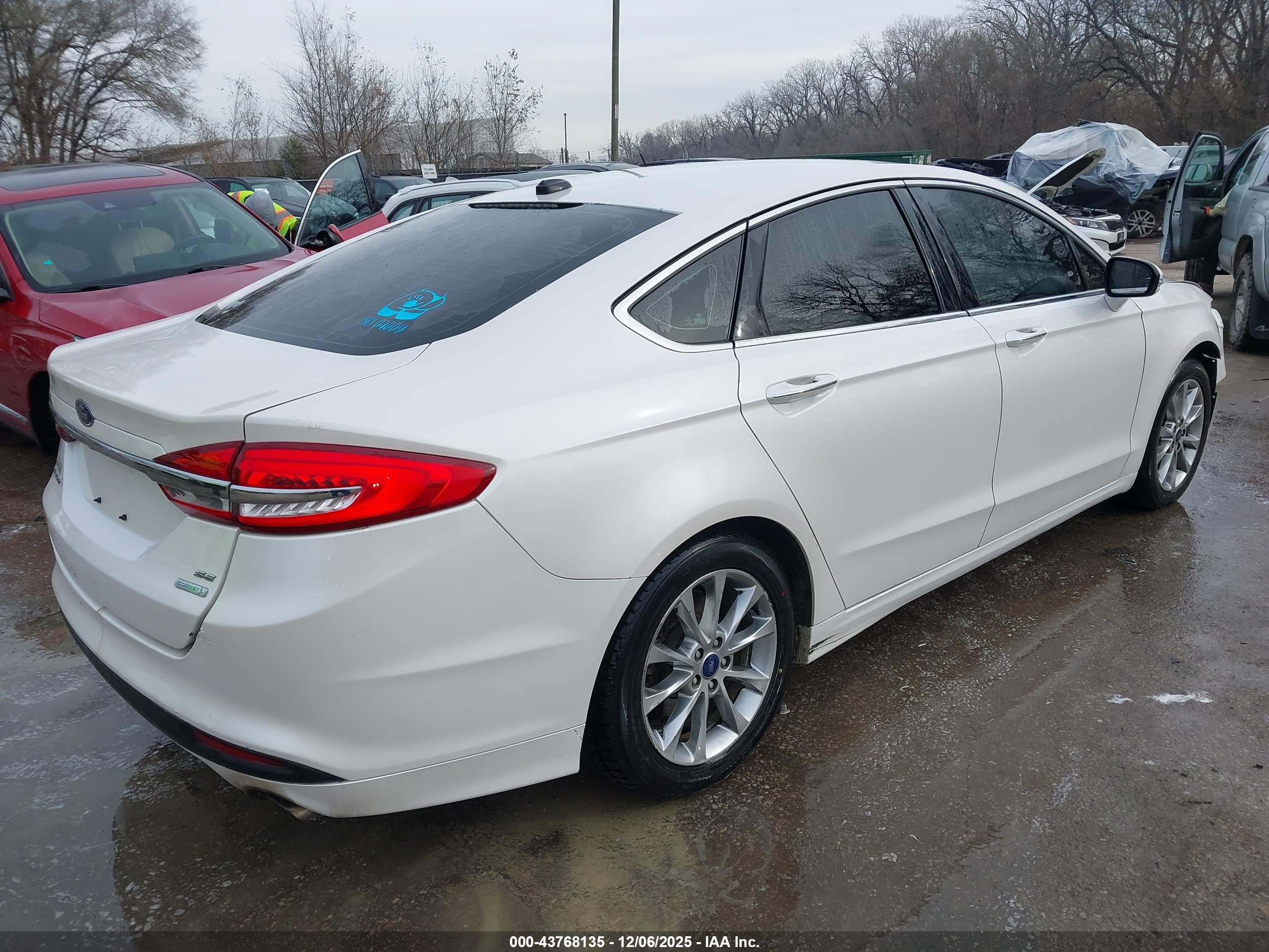 FORD FUSION image 4