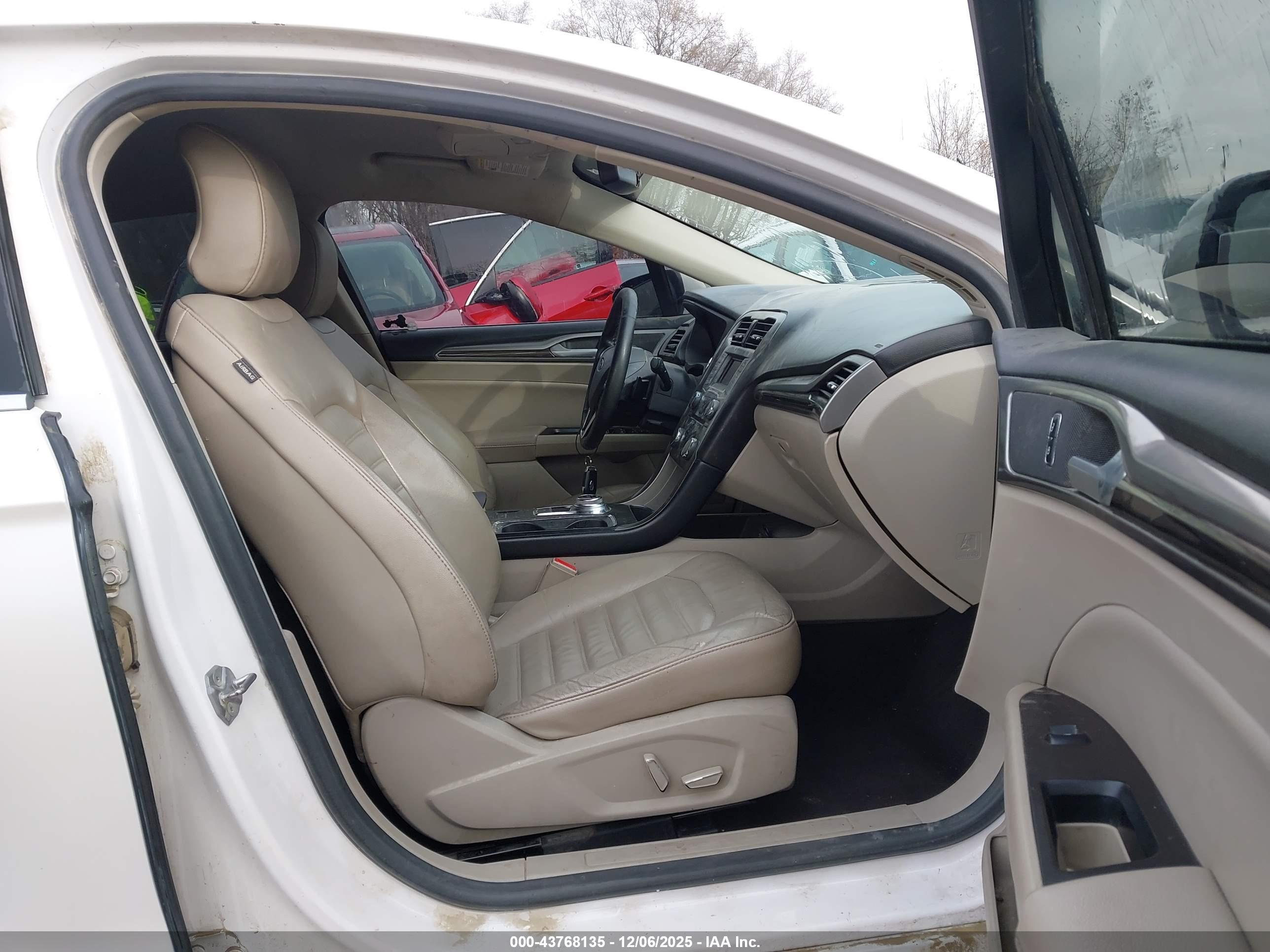 FORD FUSION image 5