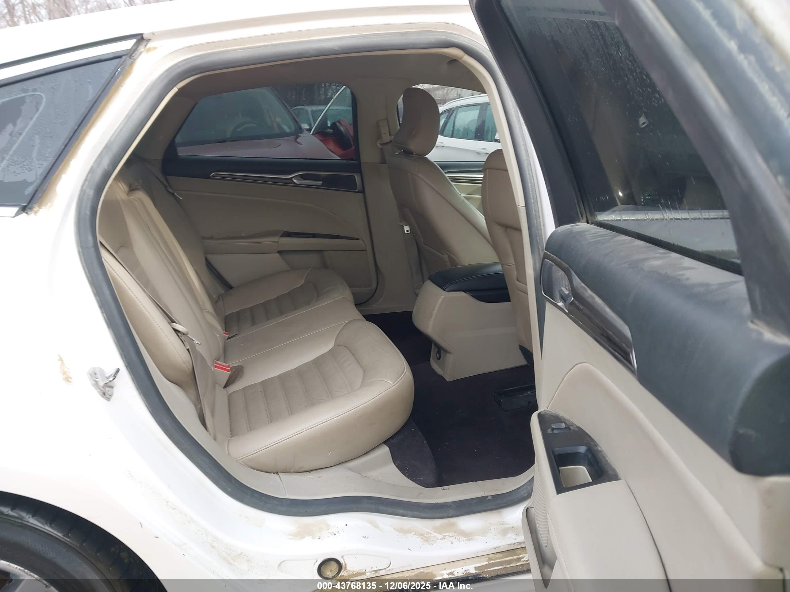 FORD FUSION image 8