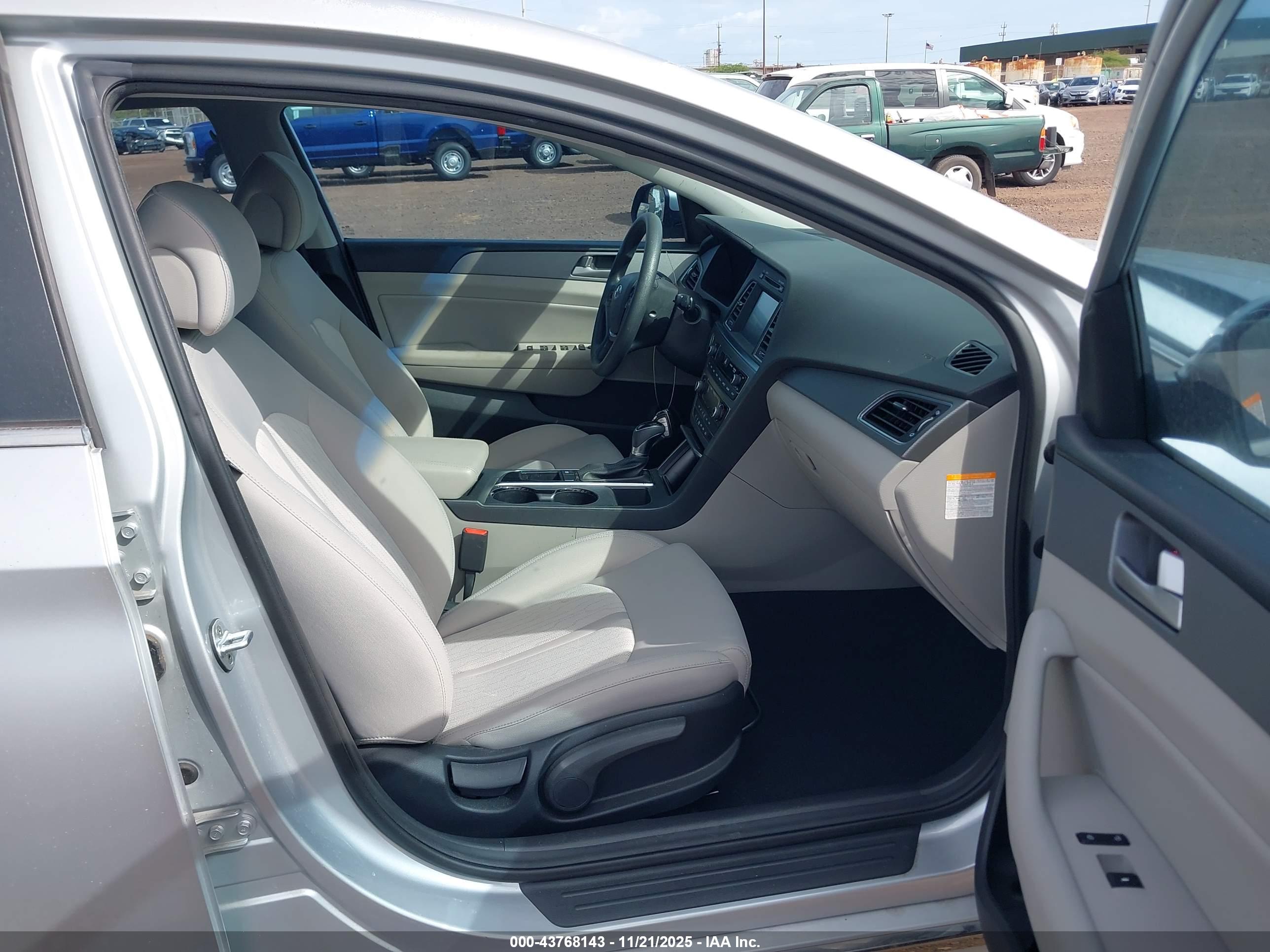 HYUNDAI SONATA image 5