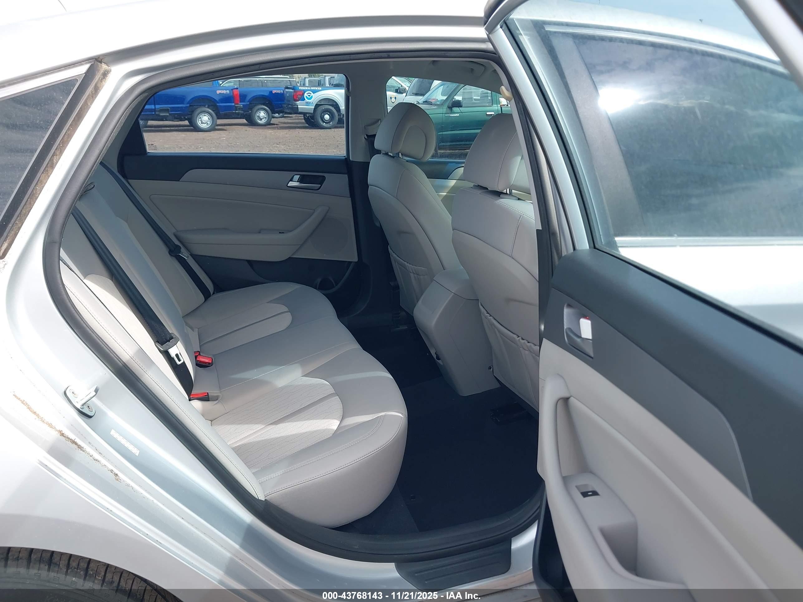 HYUNDAI SONATA image 8