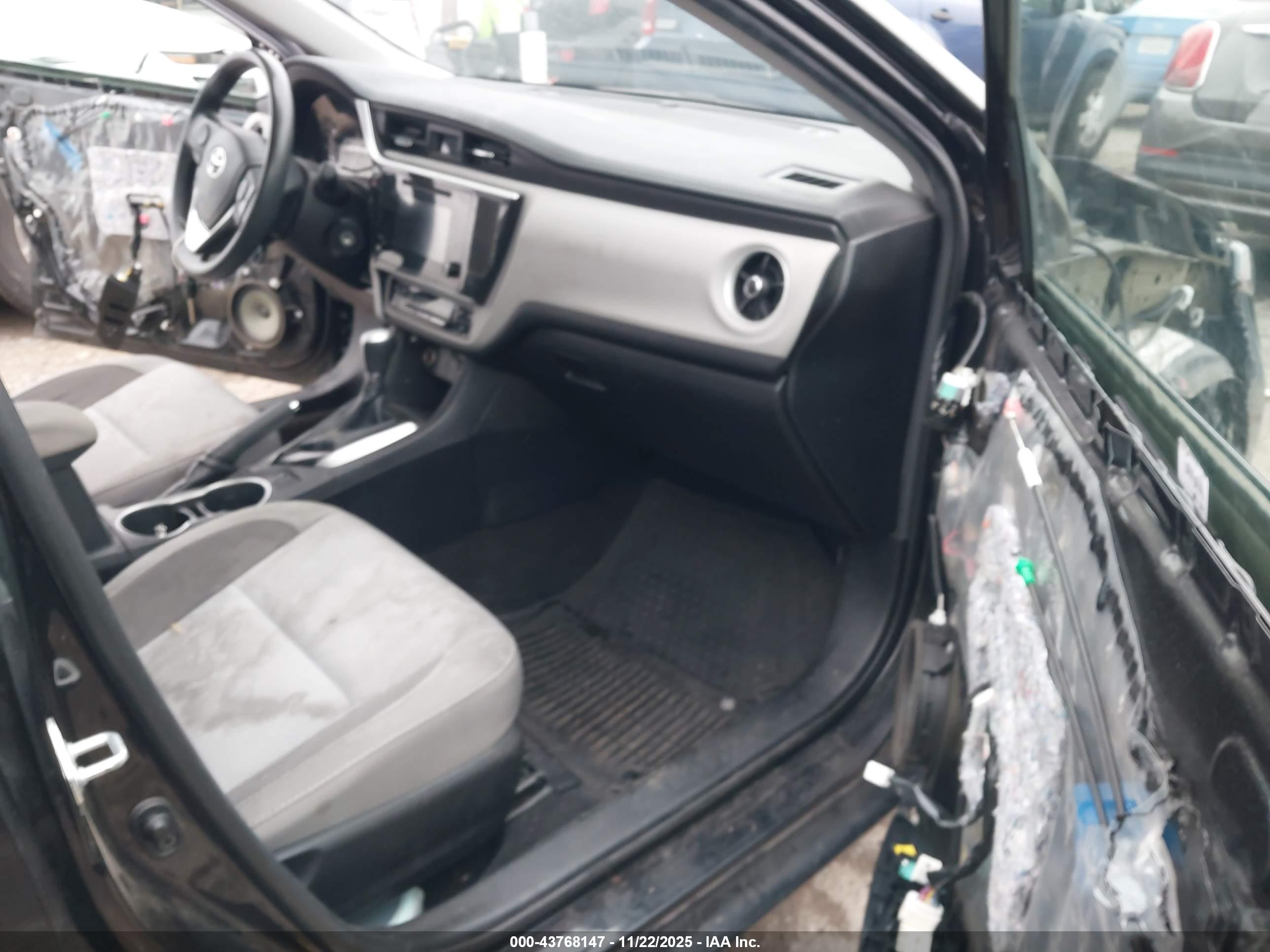 TOYOTA COROLLA image 5