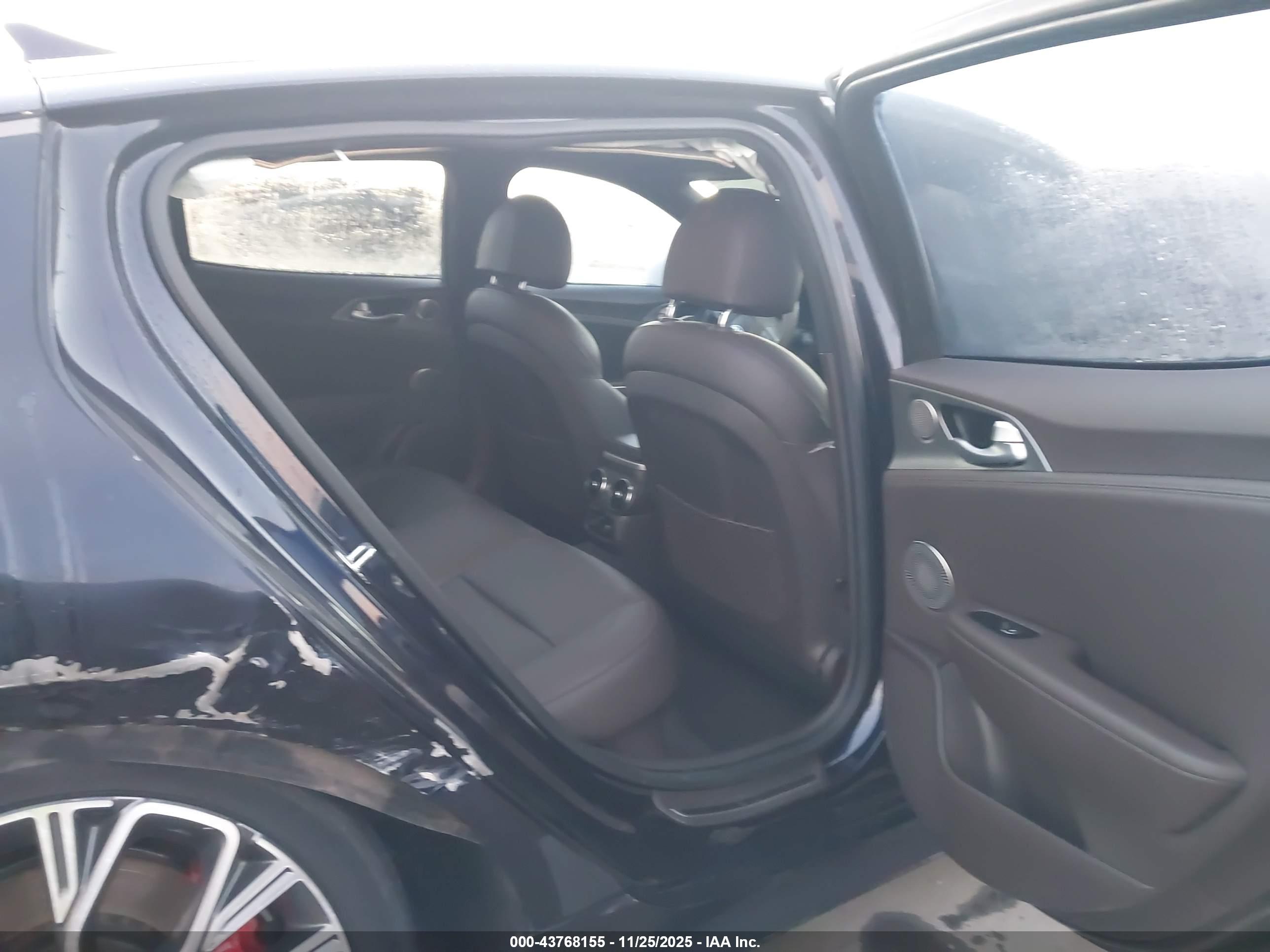 KIA STINGER image 8