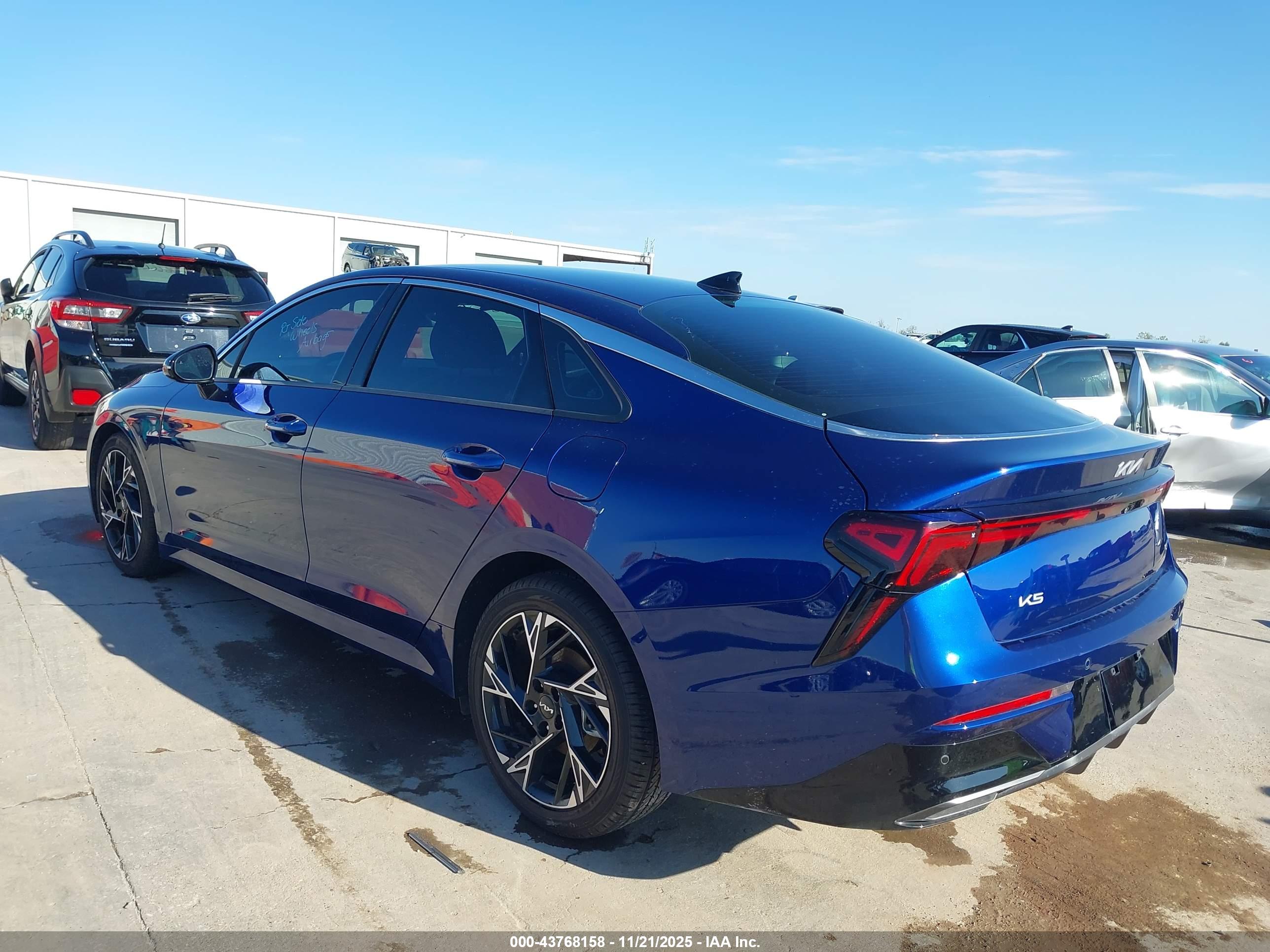 KIA K5 image 3