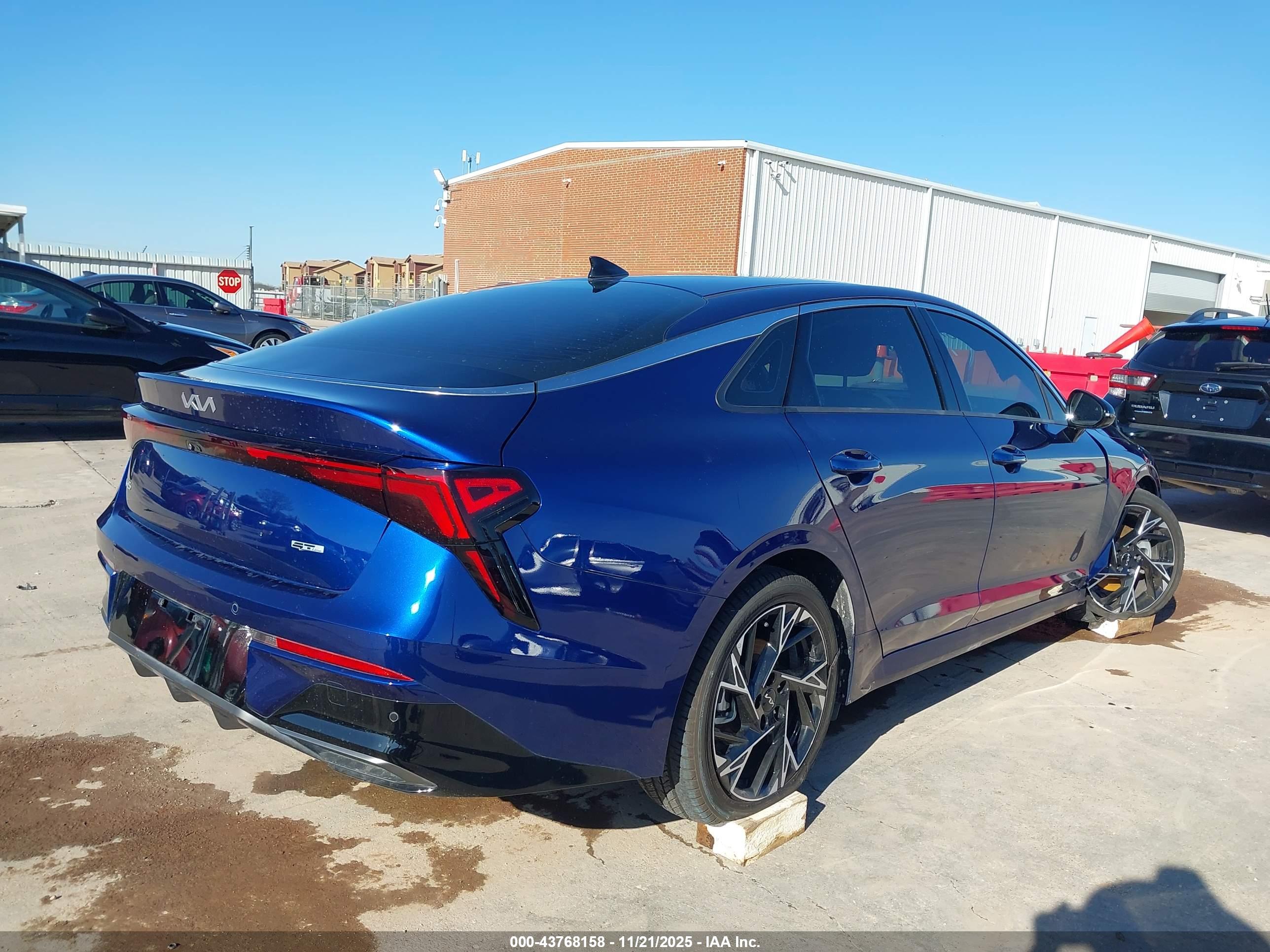 KIA K5 image 4