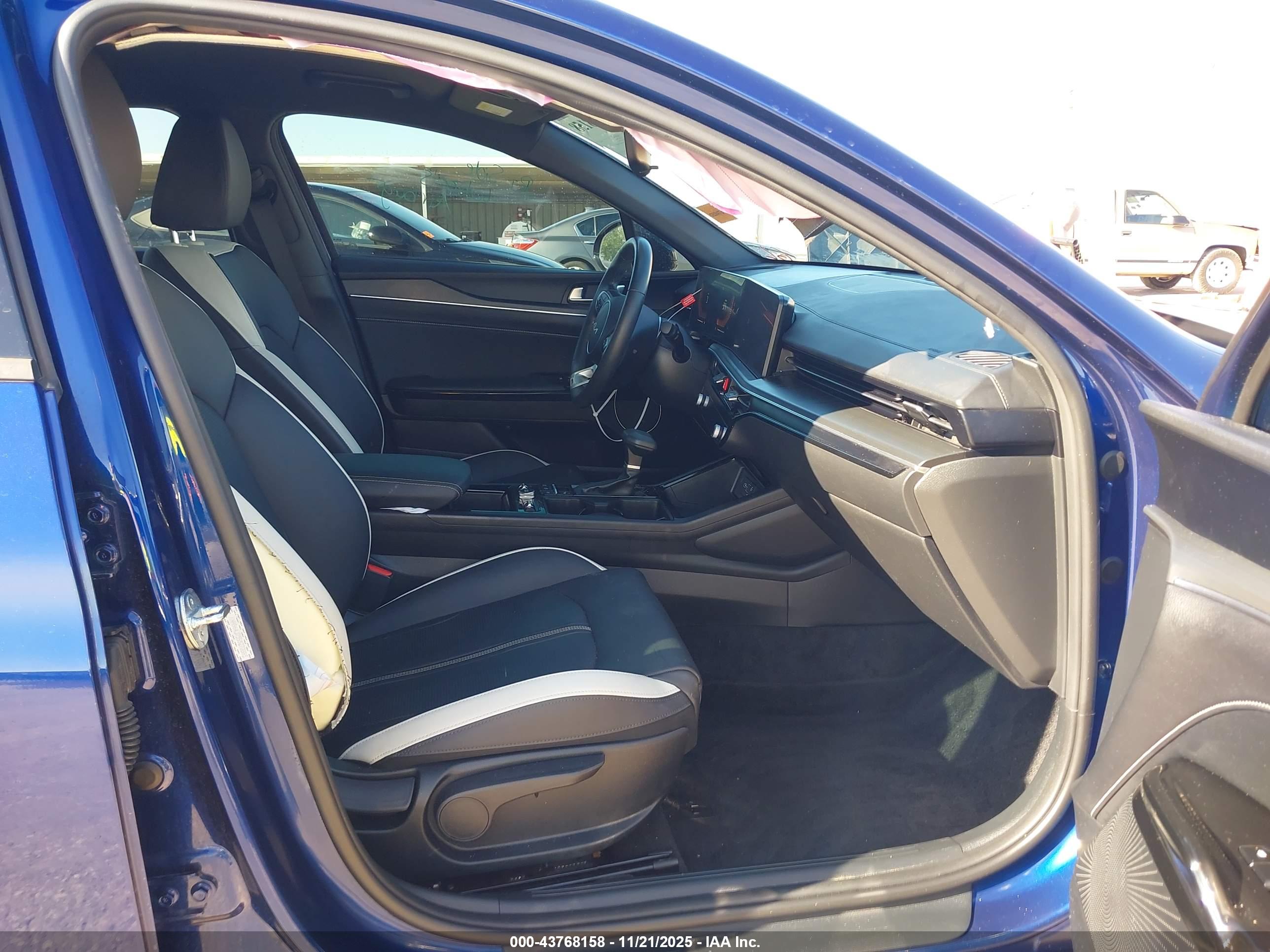 KIA K5 image 5