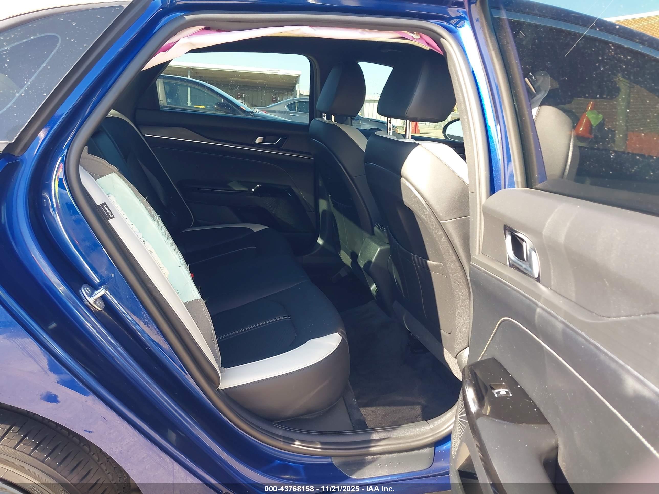 KIA K5 image 8