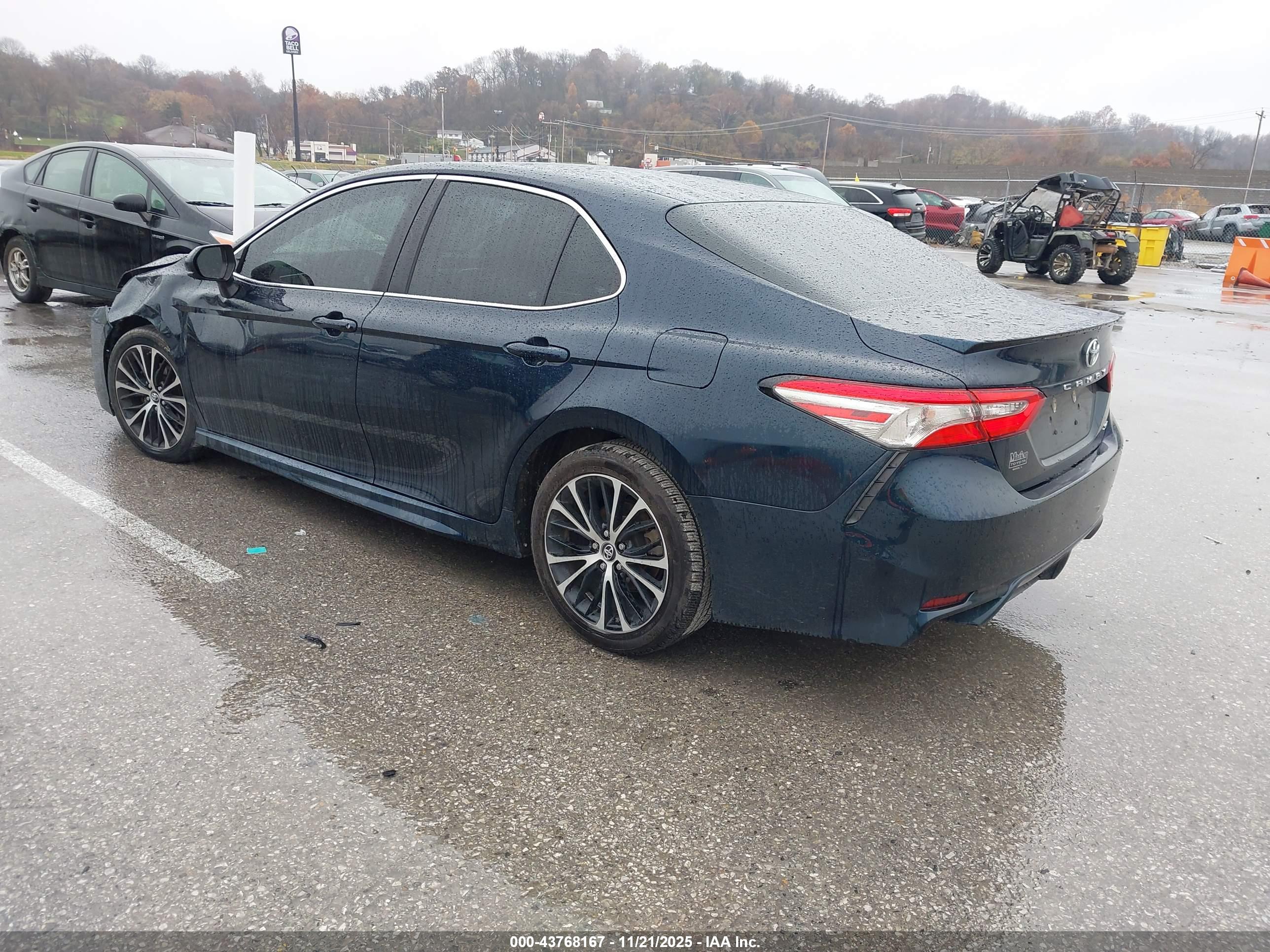 TOYOTA CAMRY image 3