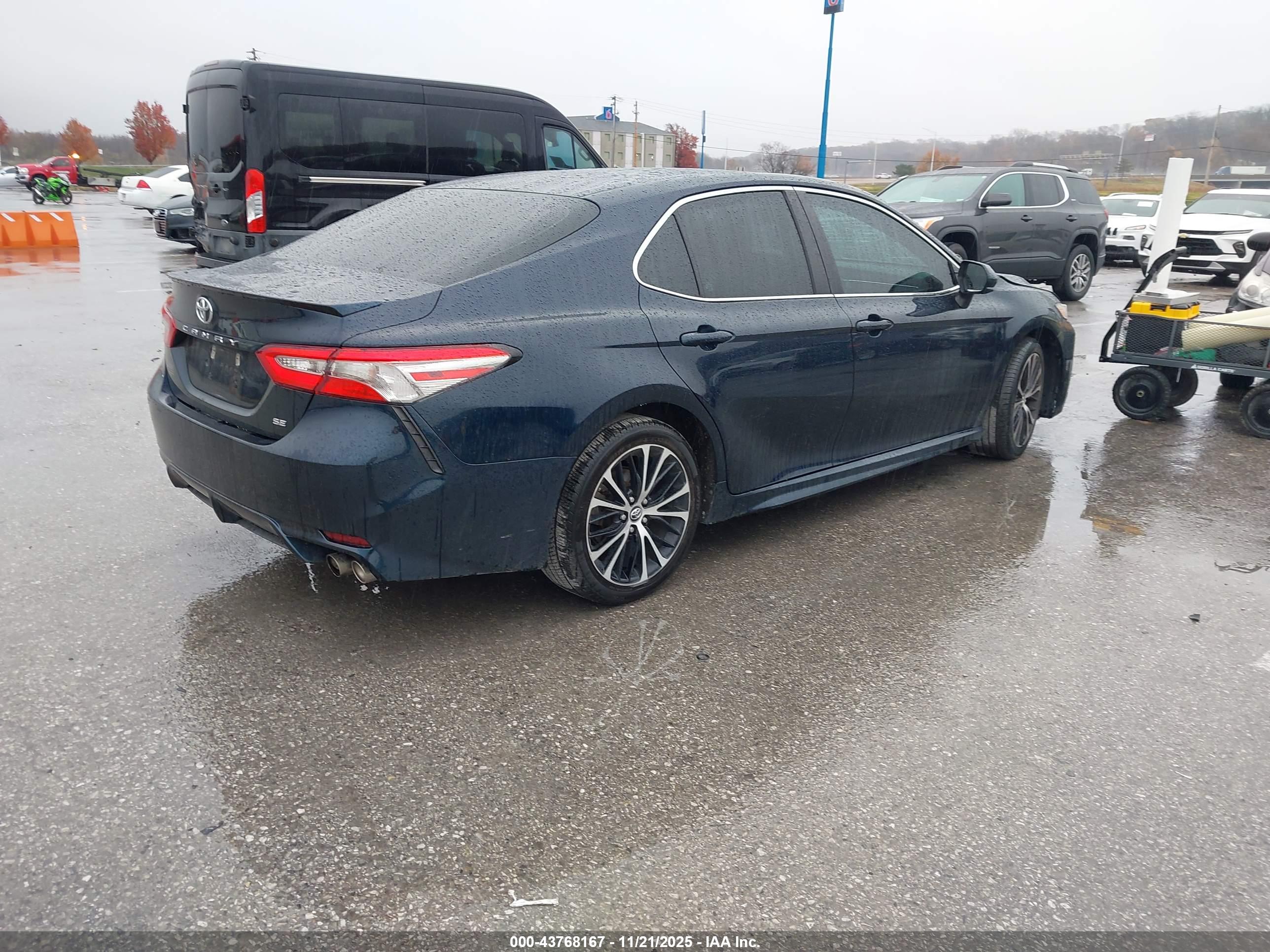TOYOTA CAMRY image 4