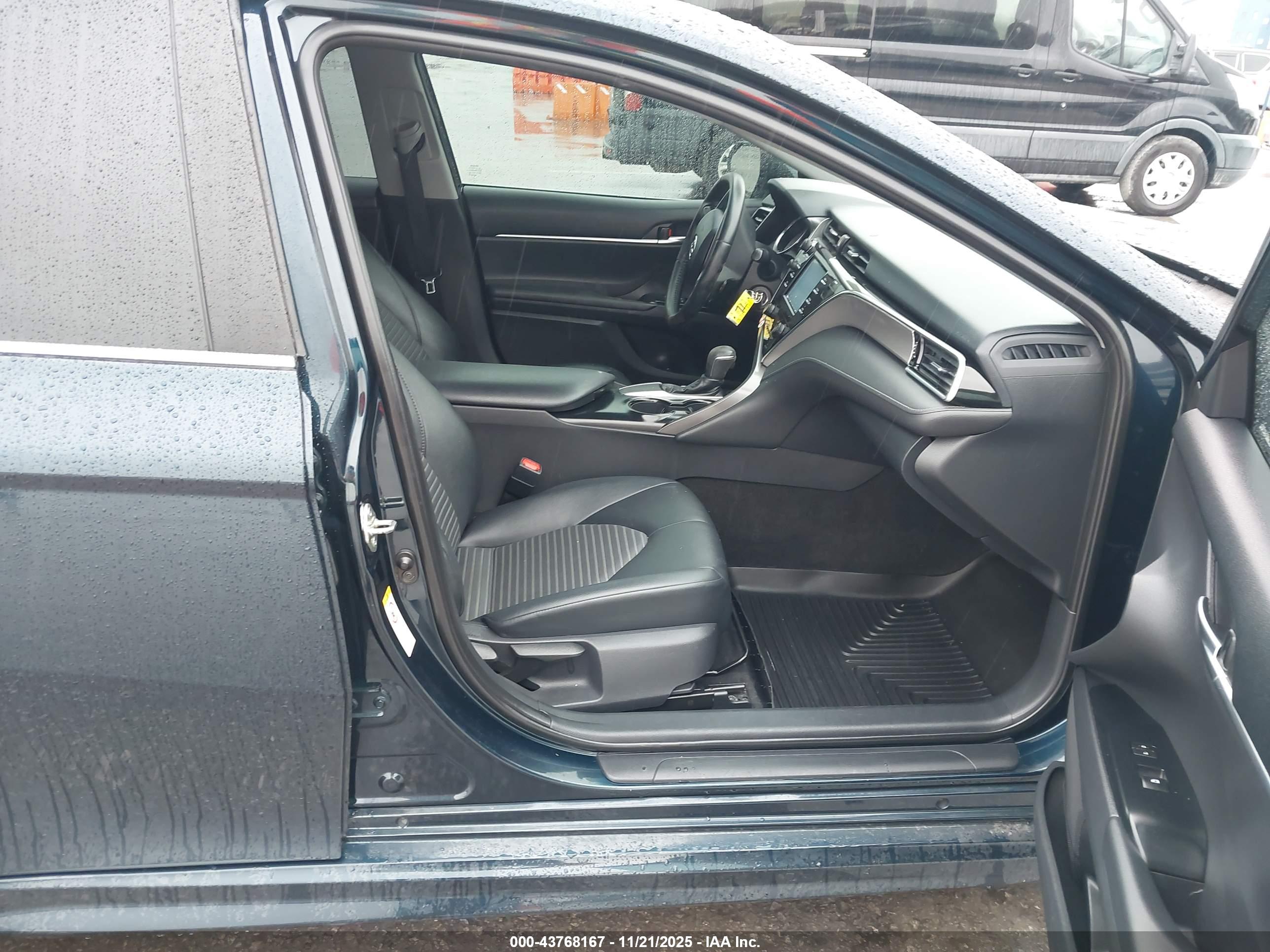 TOYOTA CAMRY image 5