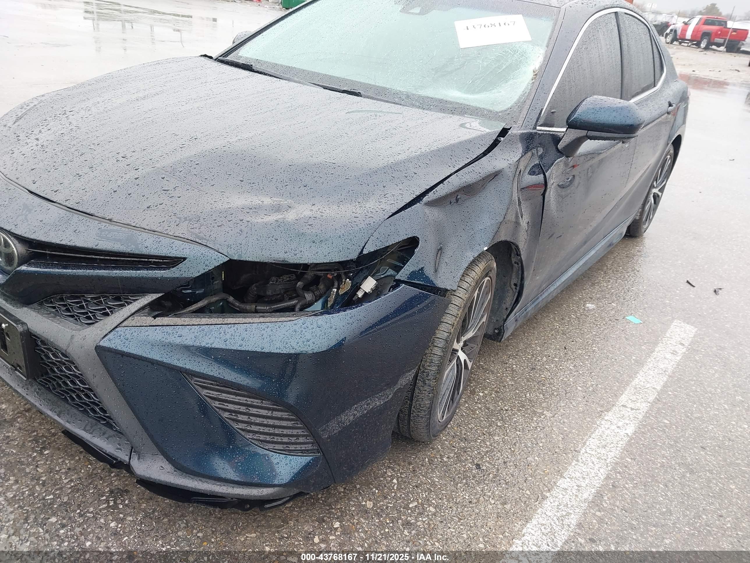 TOYOTA CAMRY image 6