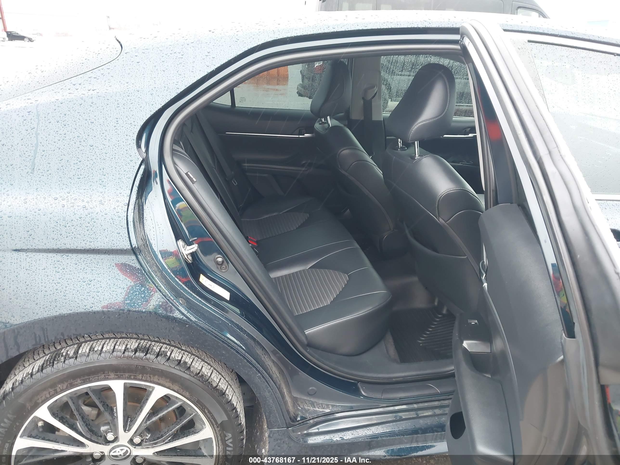 TOYOTA CAMRY image 8