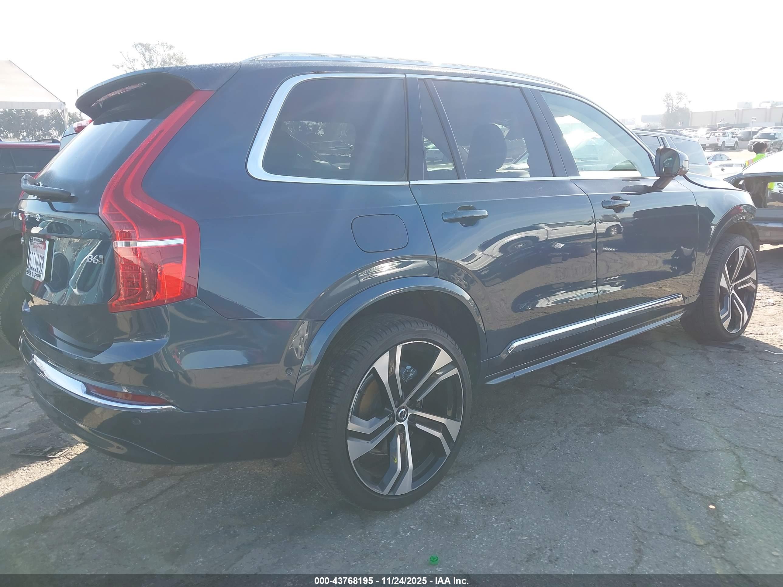 VOLVO XC90 image 4