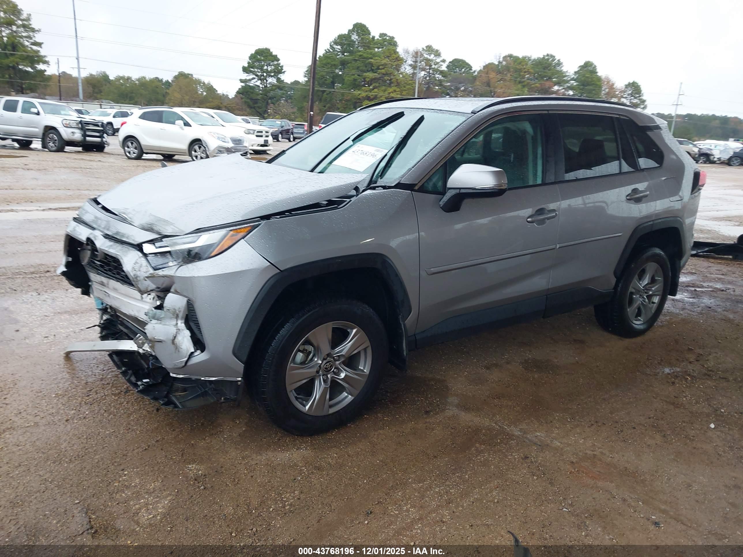 TOYOTA RAV4 image 2