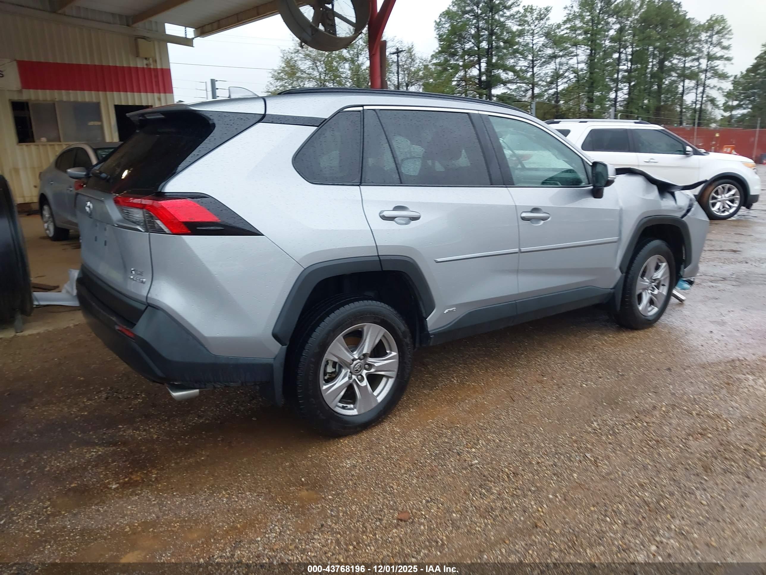 TOYOTA RAV4 image 4