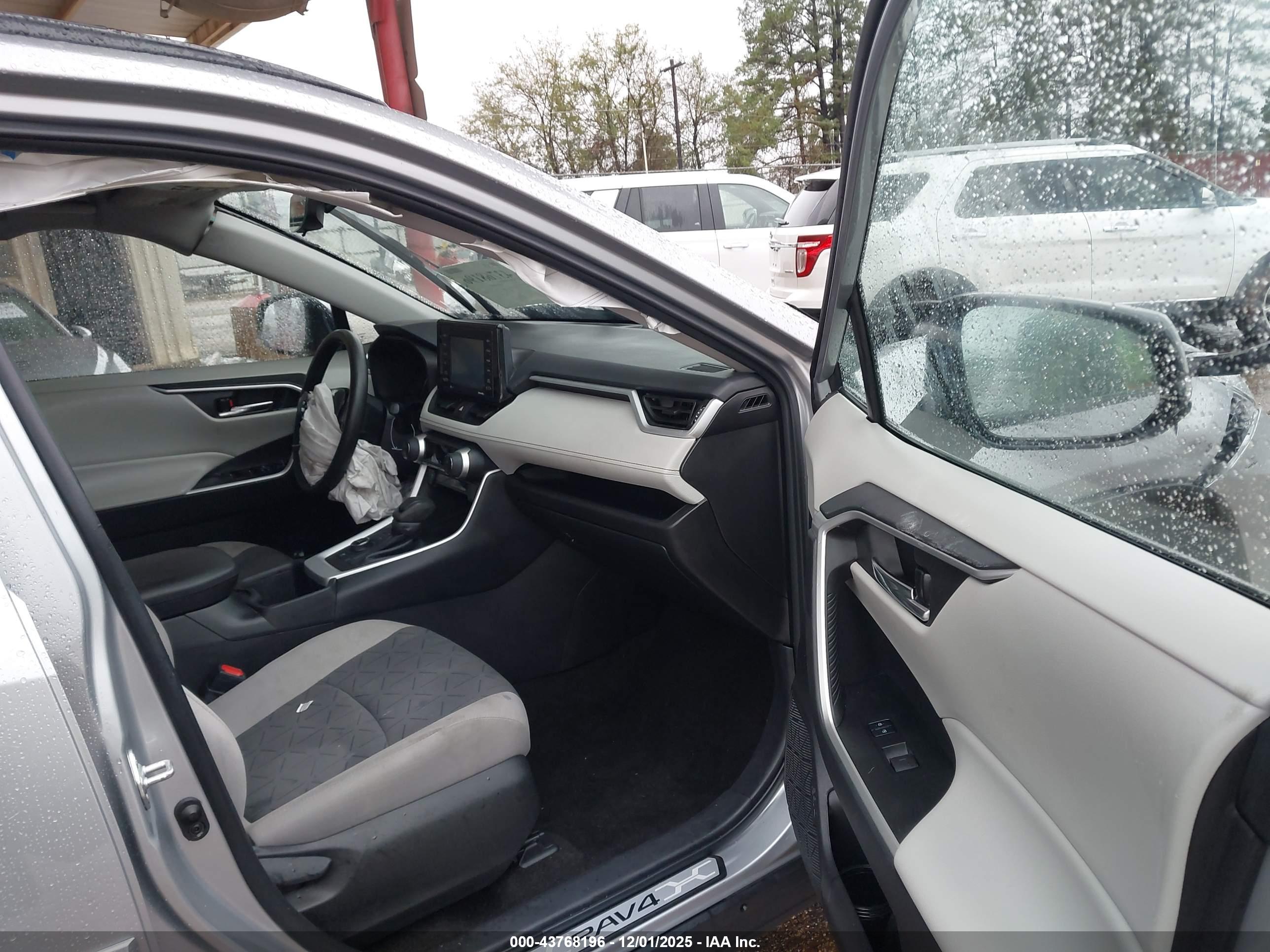 TOYOTA RAV4 image 5
