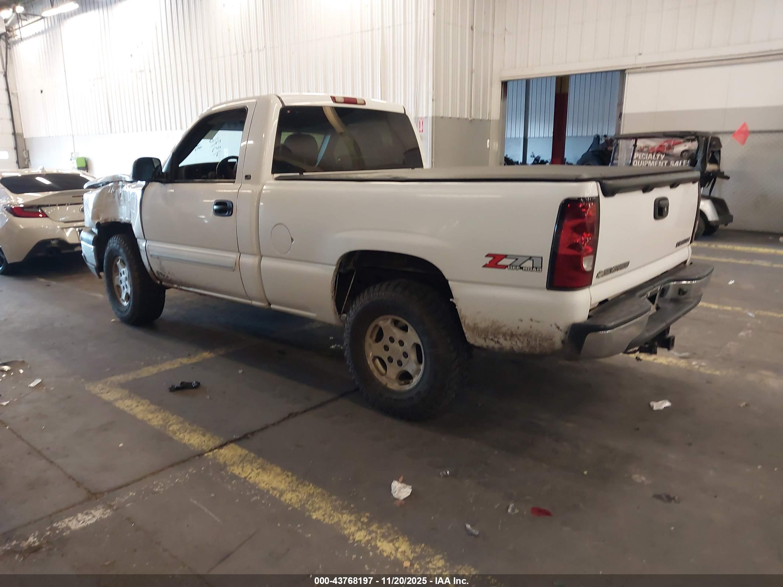 CHEVROLET SILVERADO image 3