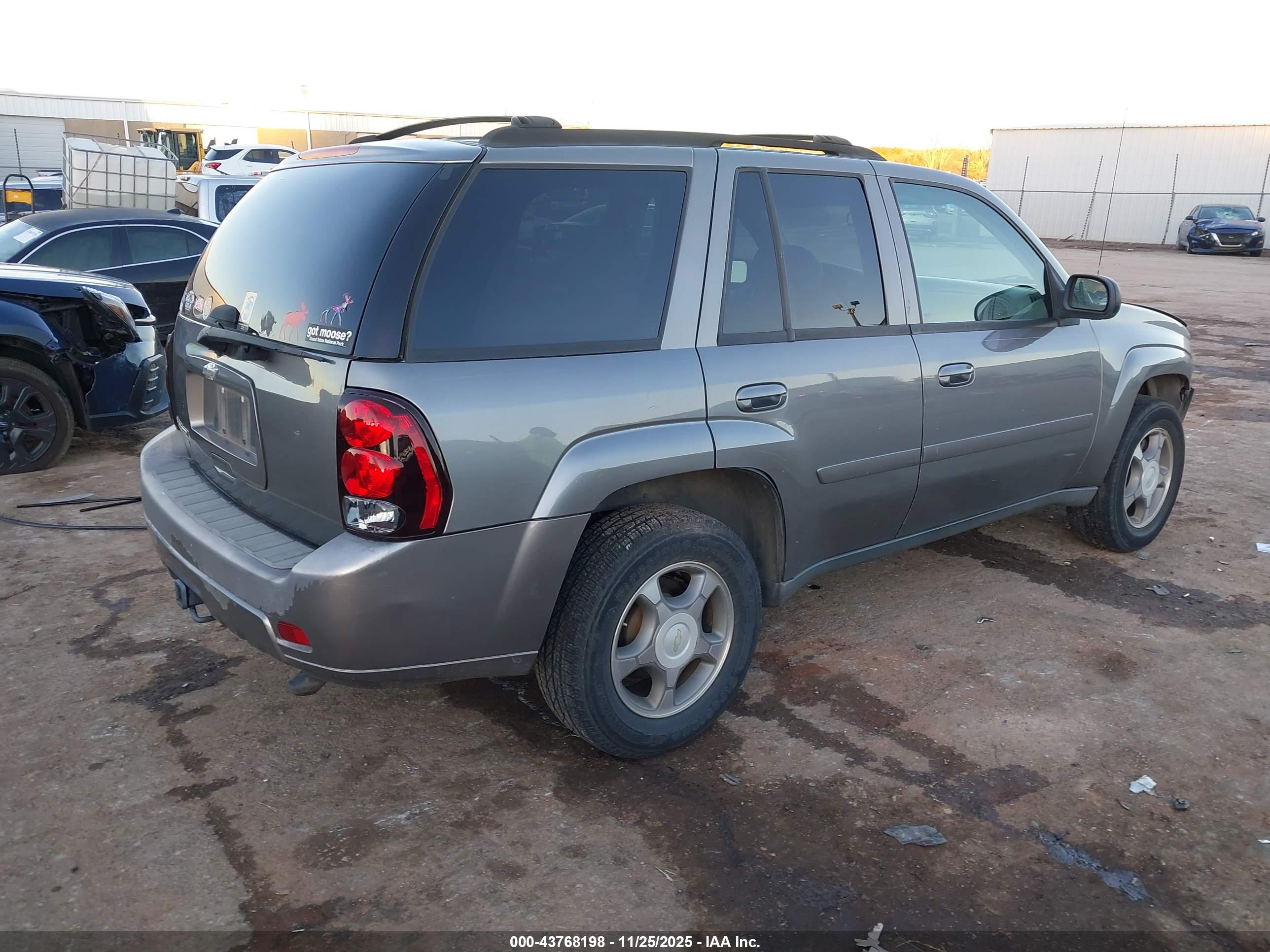 CHEVROLET TRAILBLAZER image 4