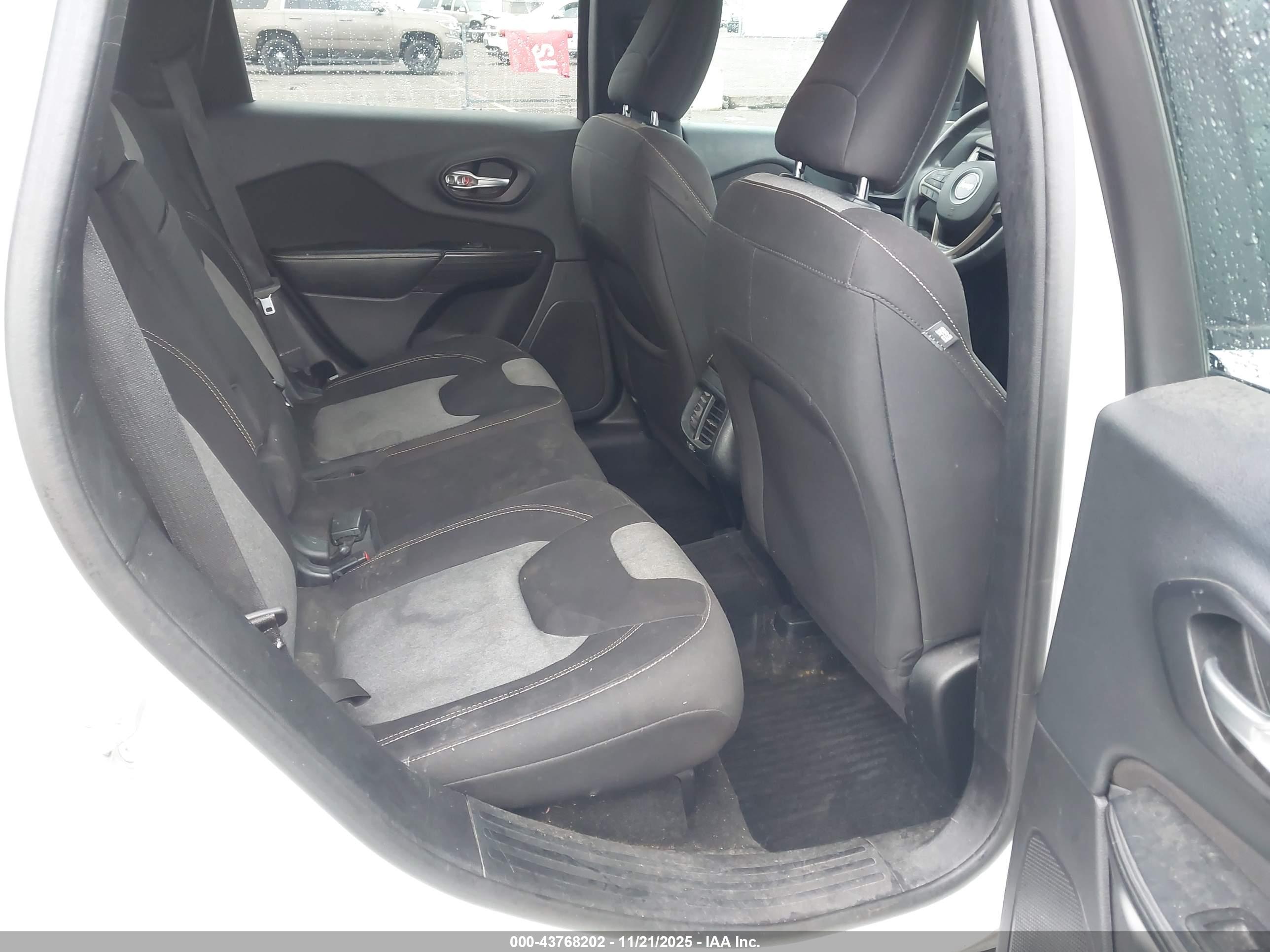 JEEP CHEROKEE image 8