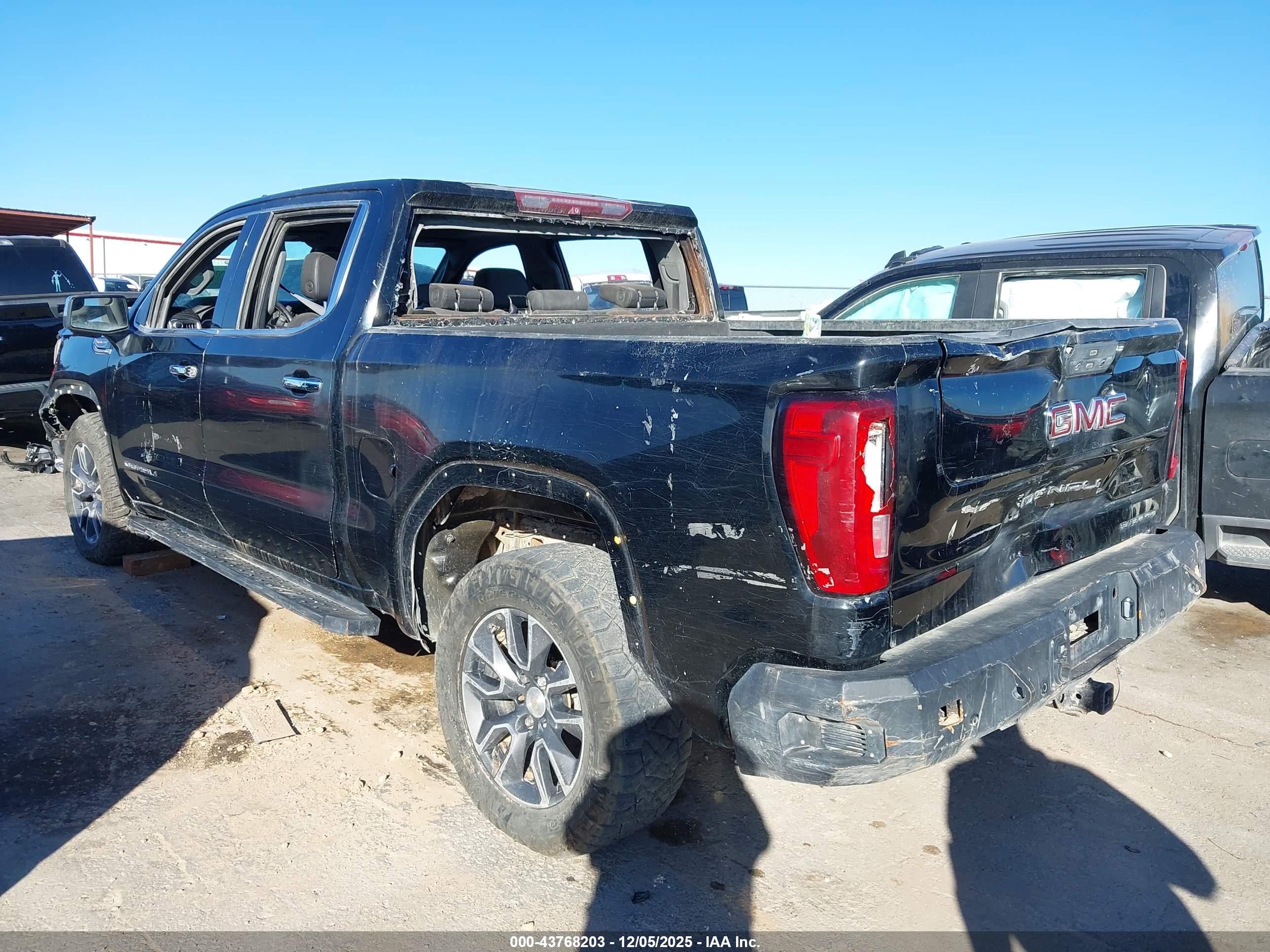 GMC SIERRA image 3