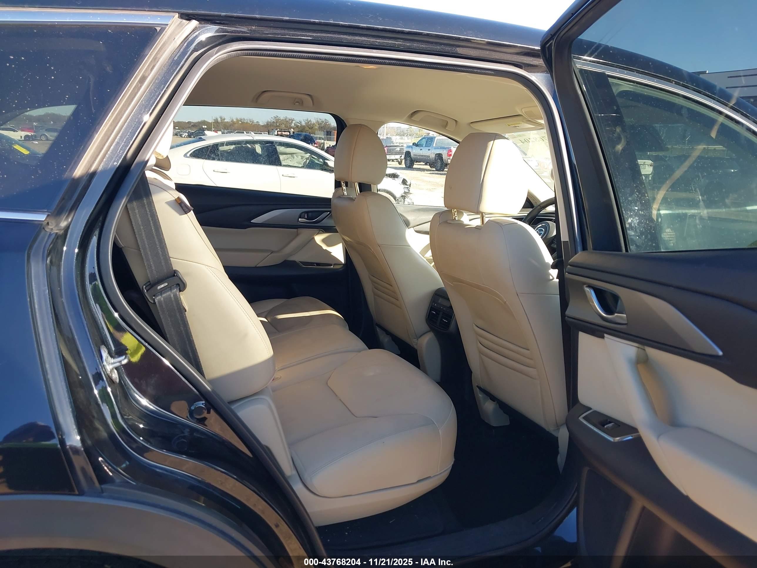 MAZDA CX-9 image 8