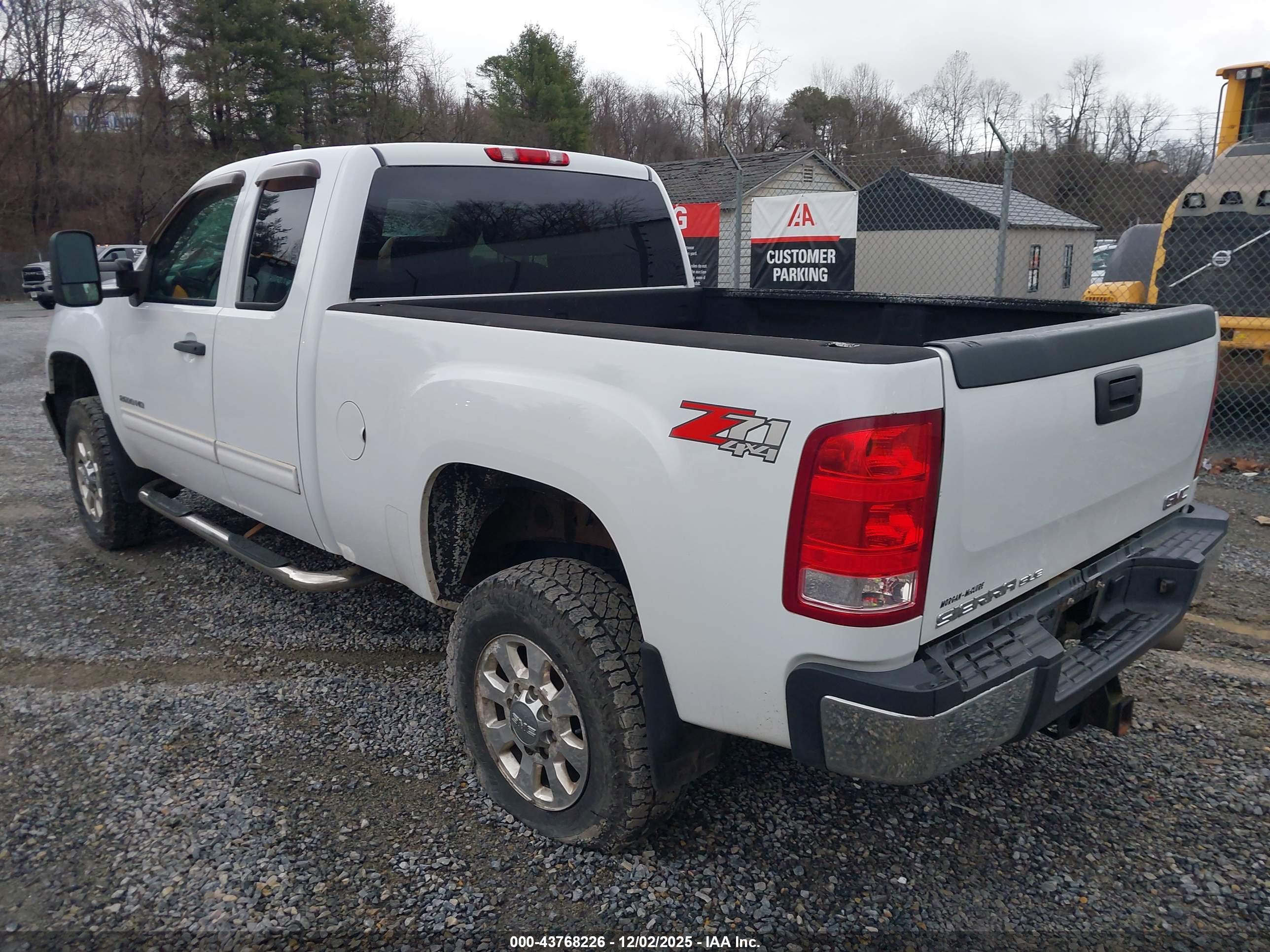 GMC SIERRA image 3