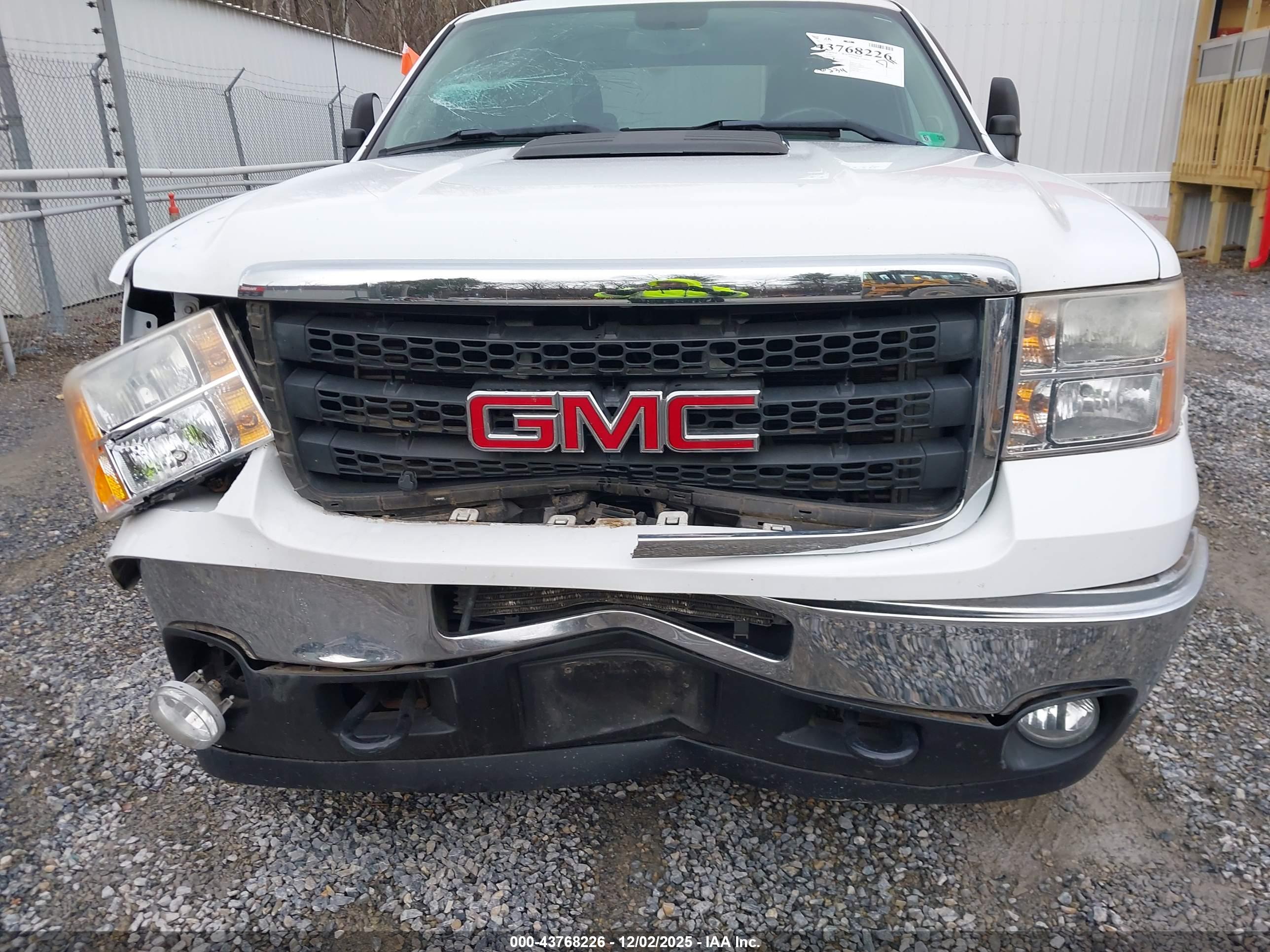 GMC SIERRA image 6
