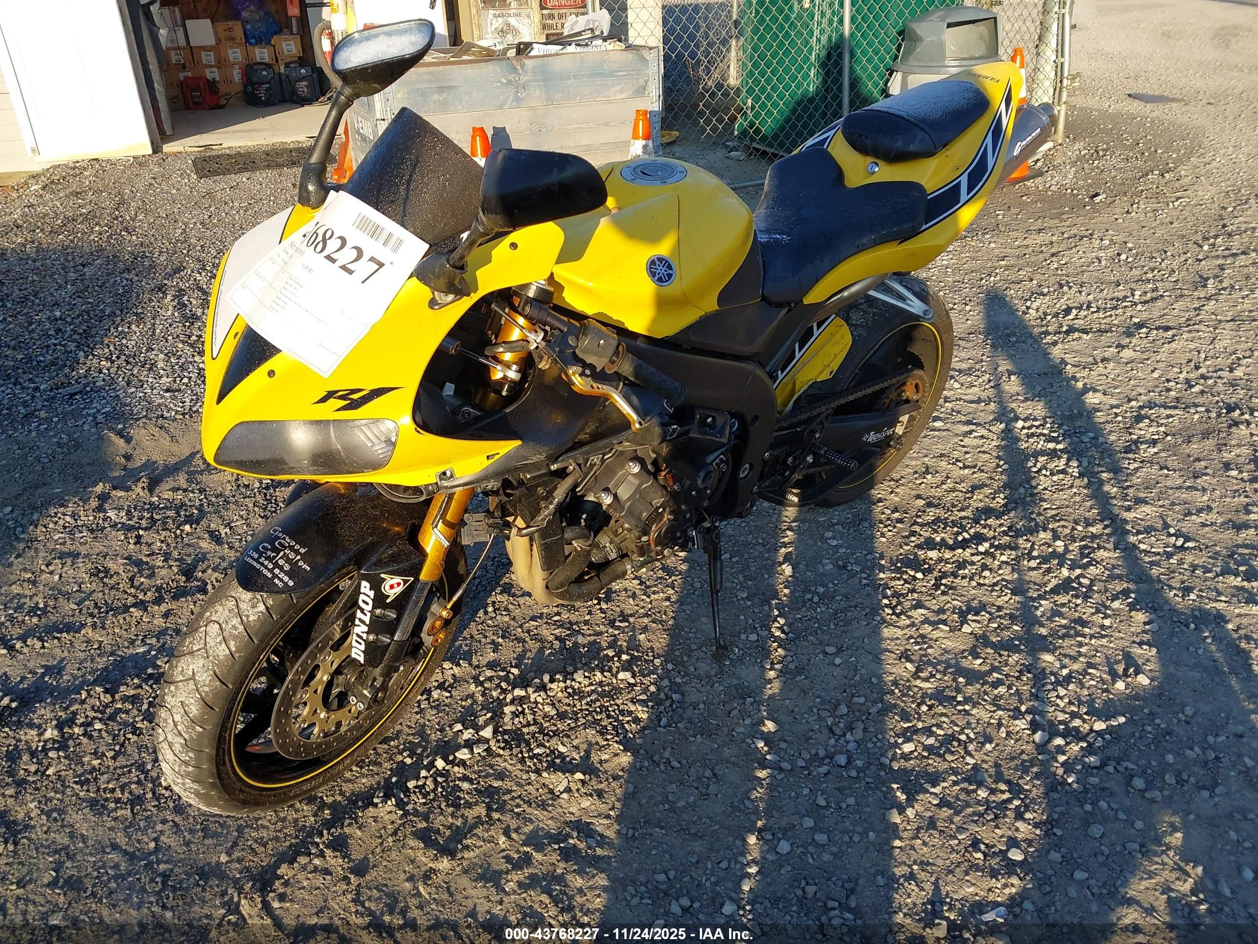 YAMAHA YZFR1 image 2