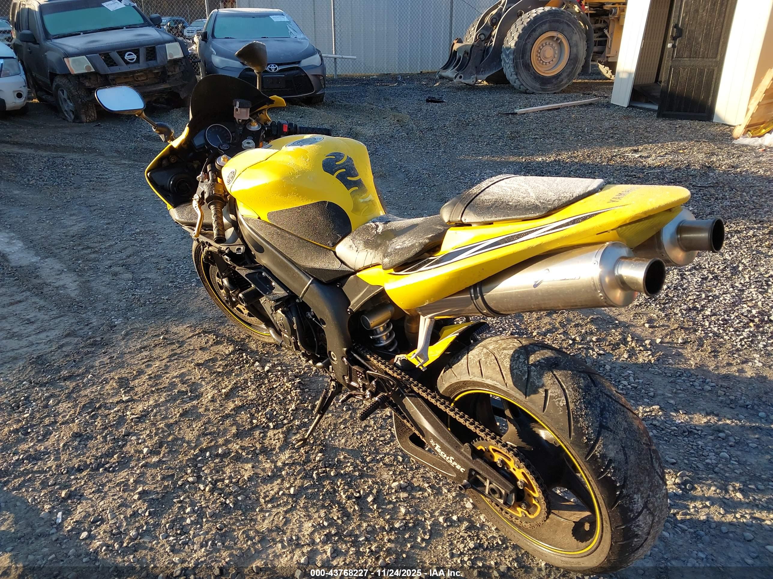 YAMAHA YZFR1 image 3
