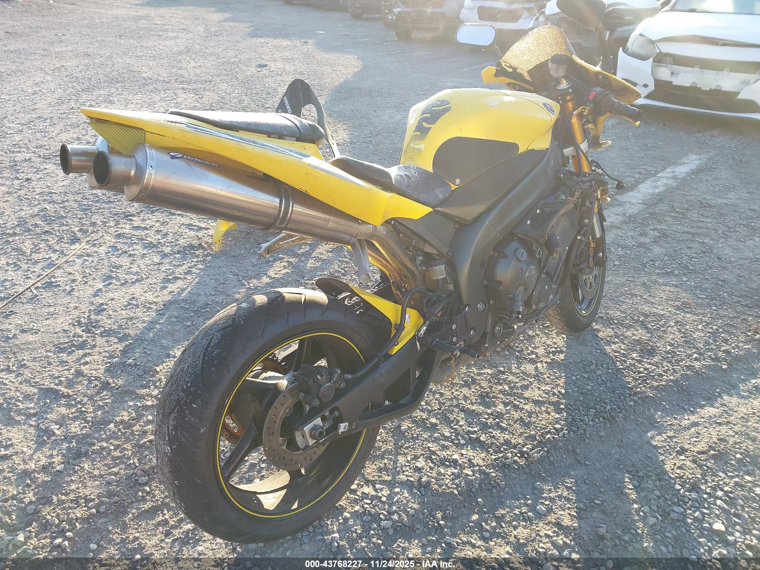 YAMAHA YZFR1 image 4