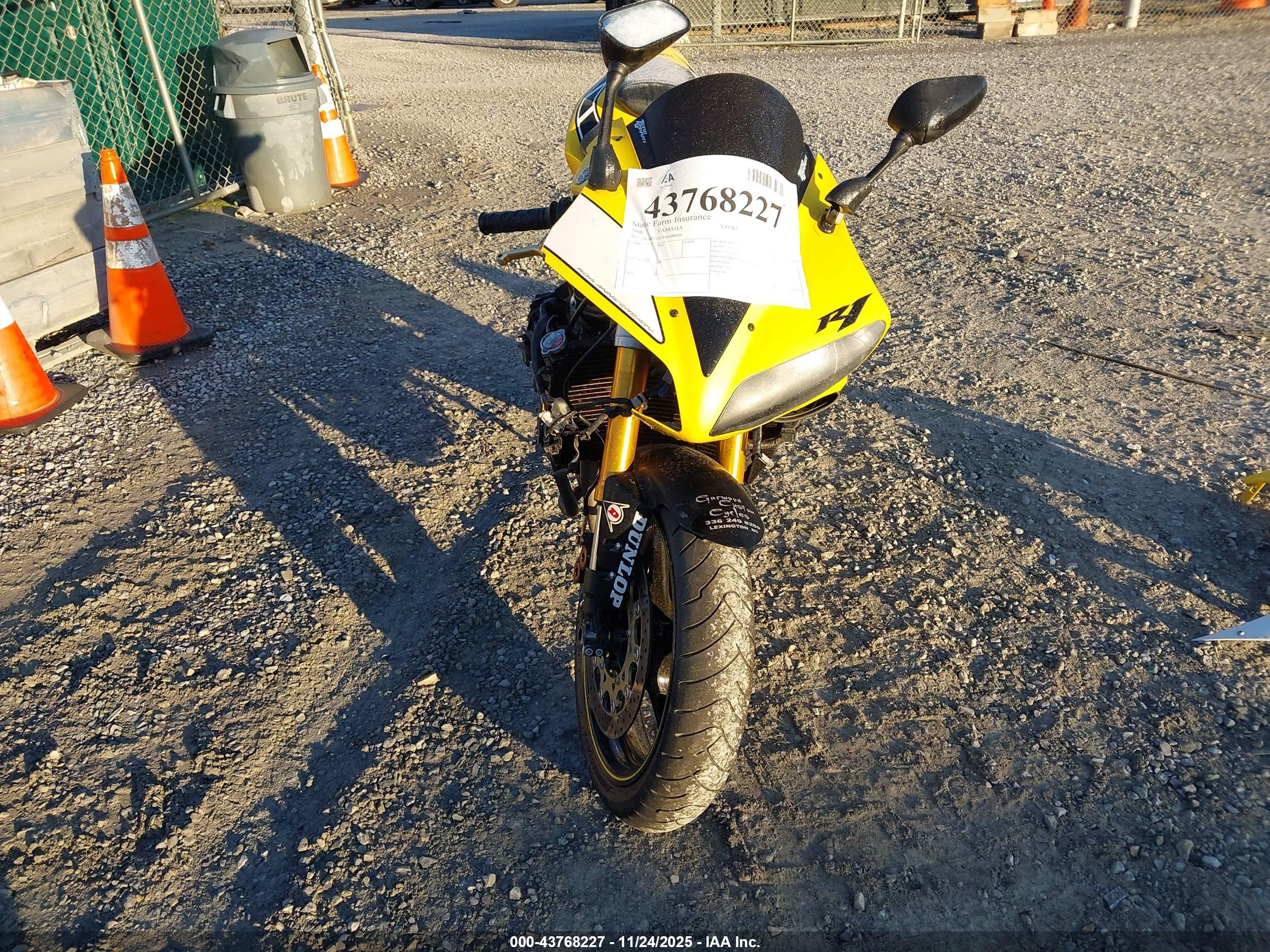 YAMAHA YZFR1 image 5