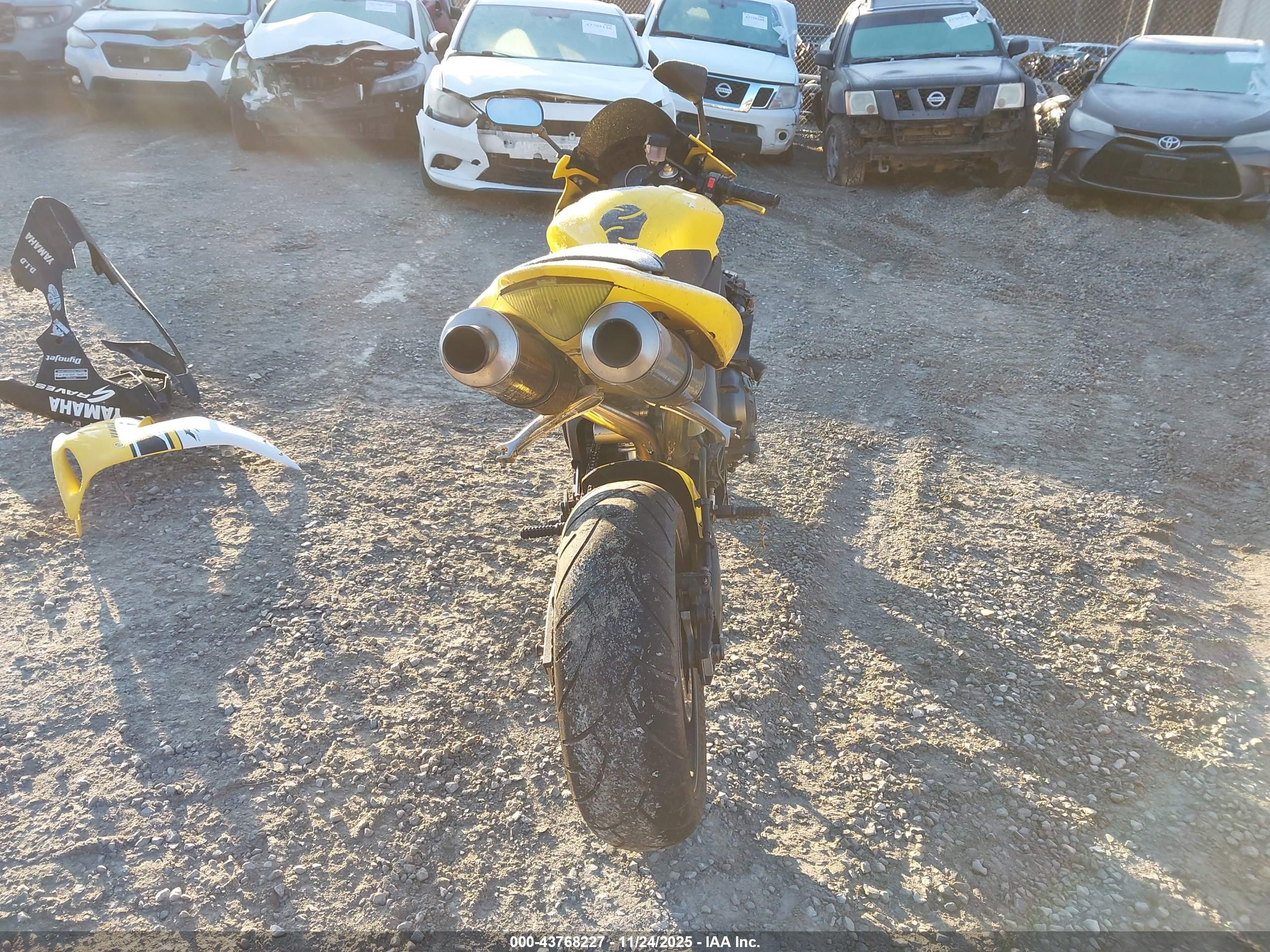 YAMAHA YZFR1 image 6