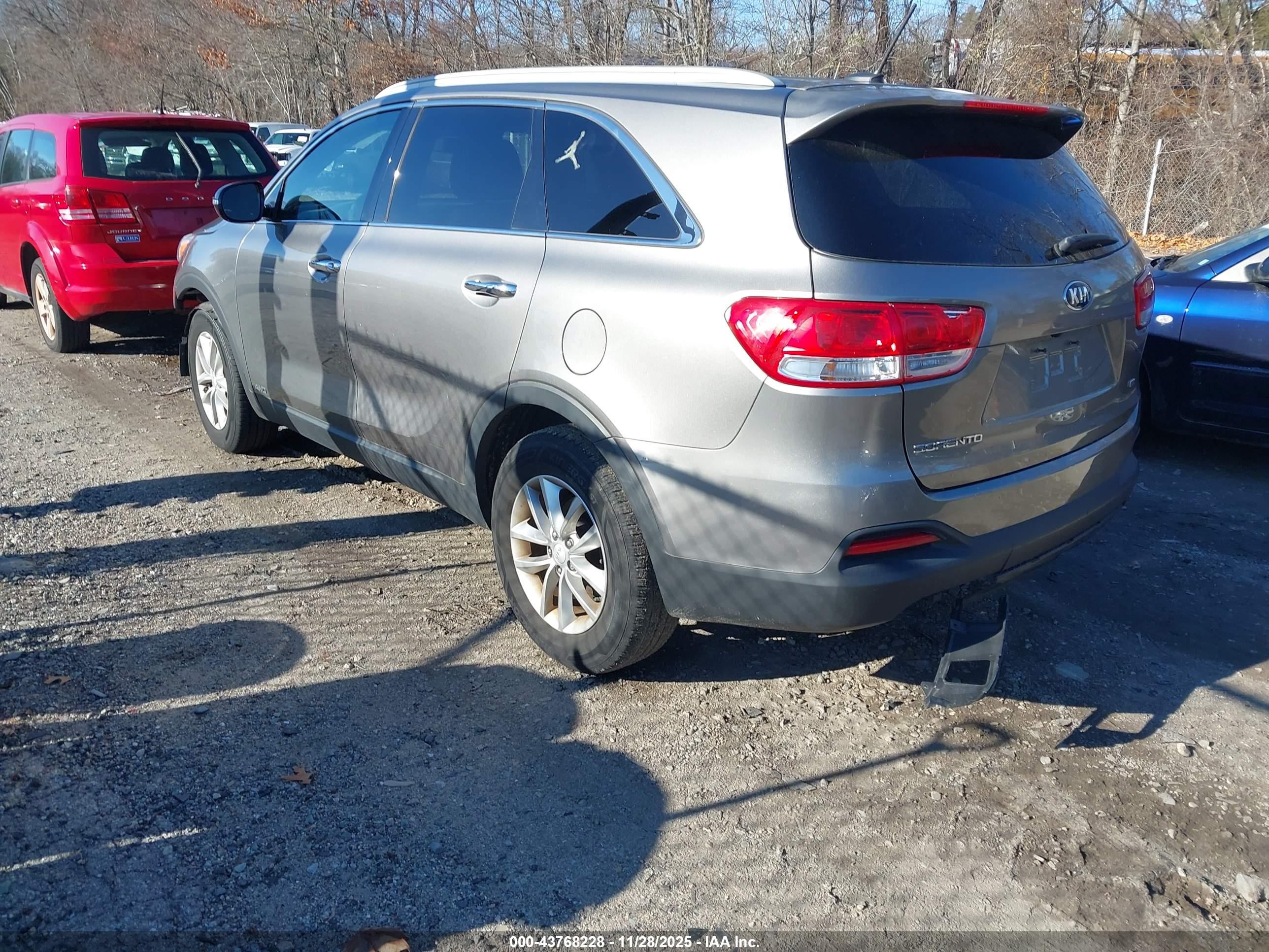 KIA SORENTO image 3