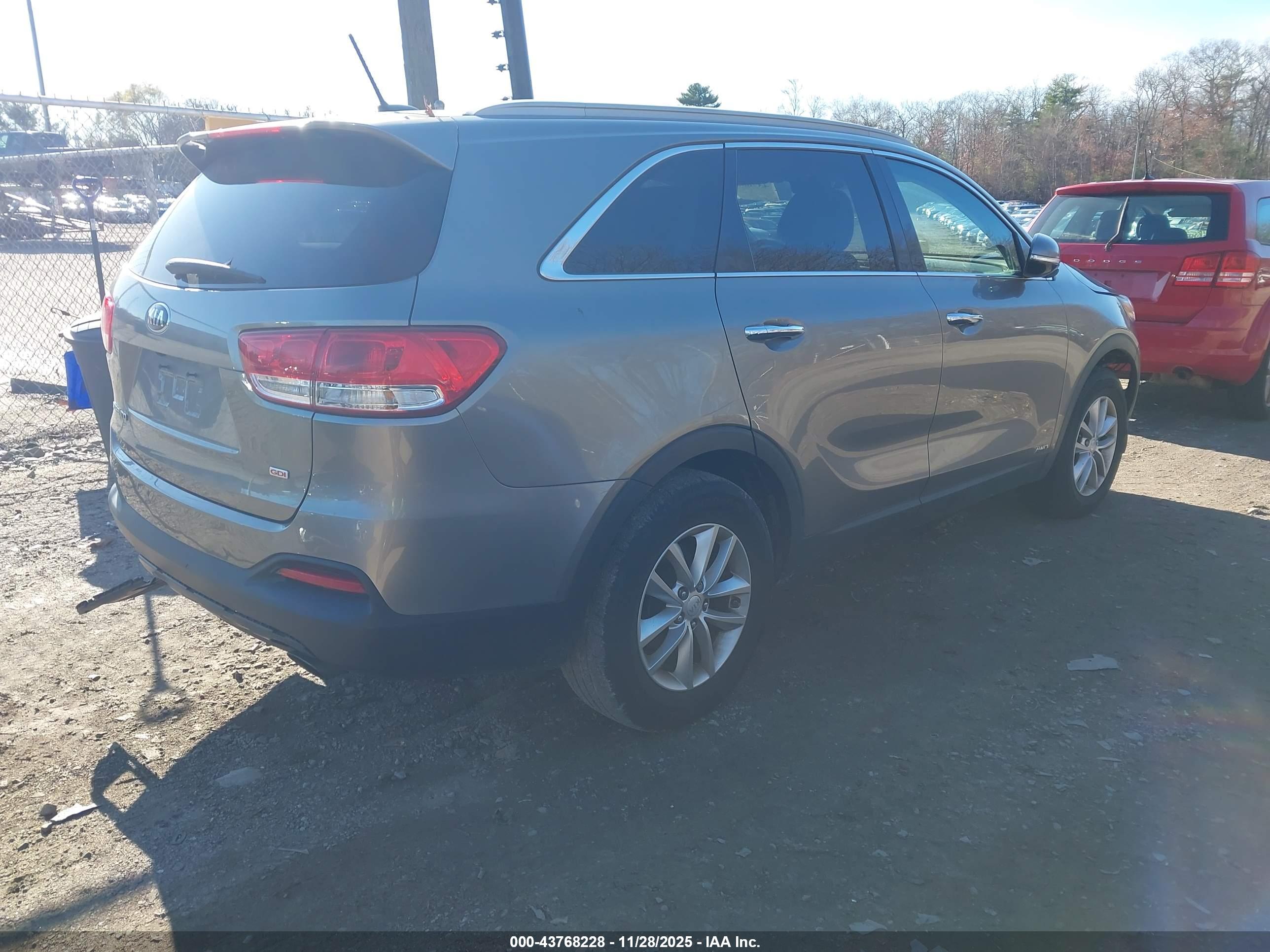 KIA SORENTO image 4