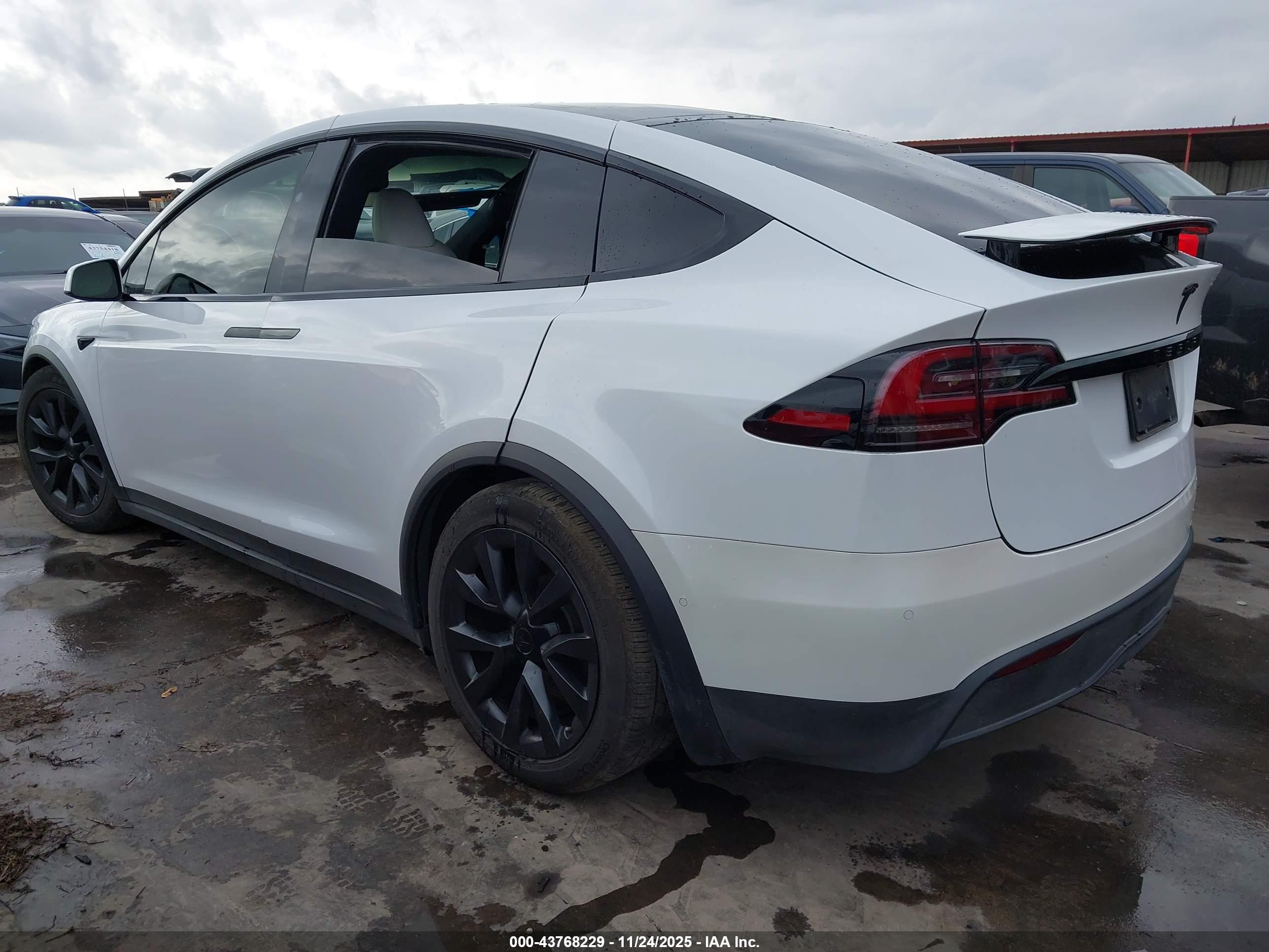 TESLA MODEL image 3