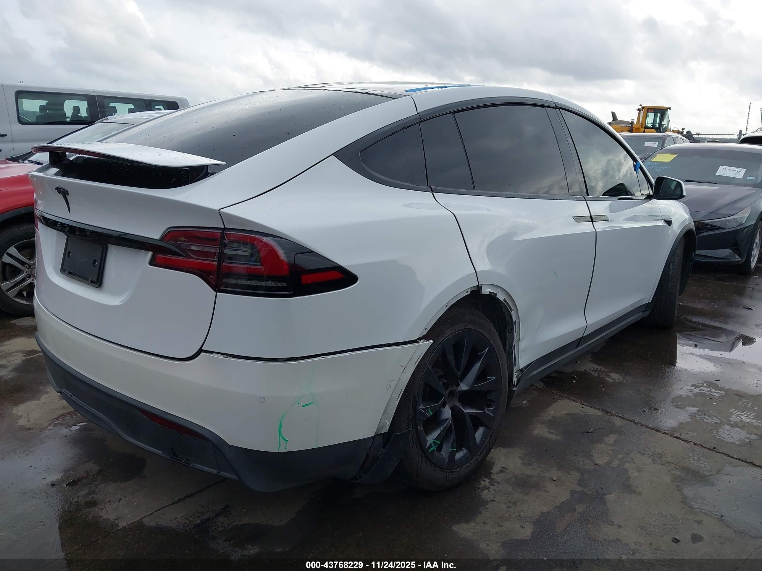 TESLA MODEL image 4