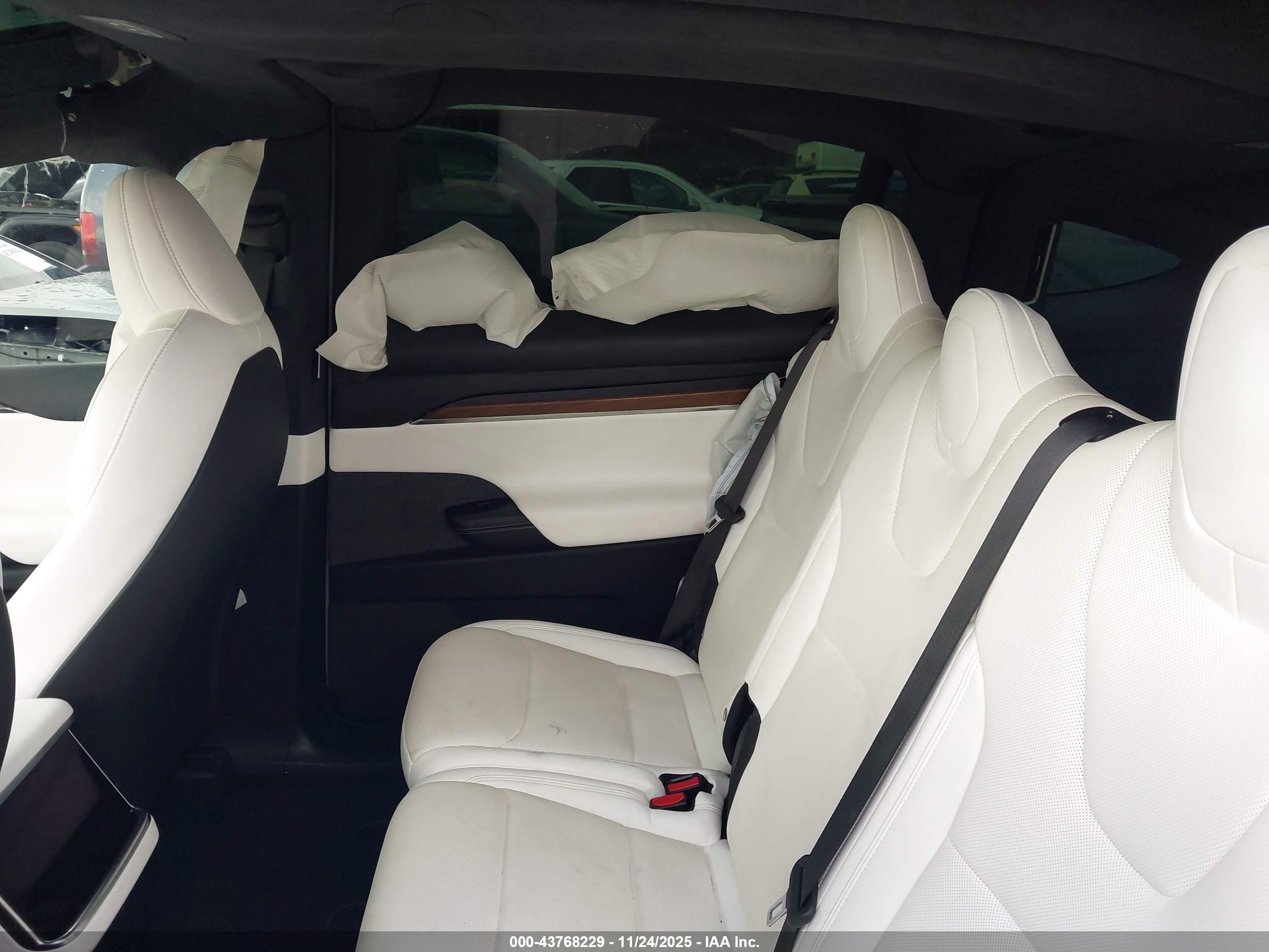 TESLA MODEL image 8