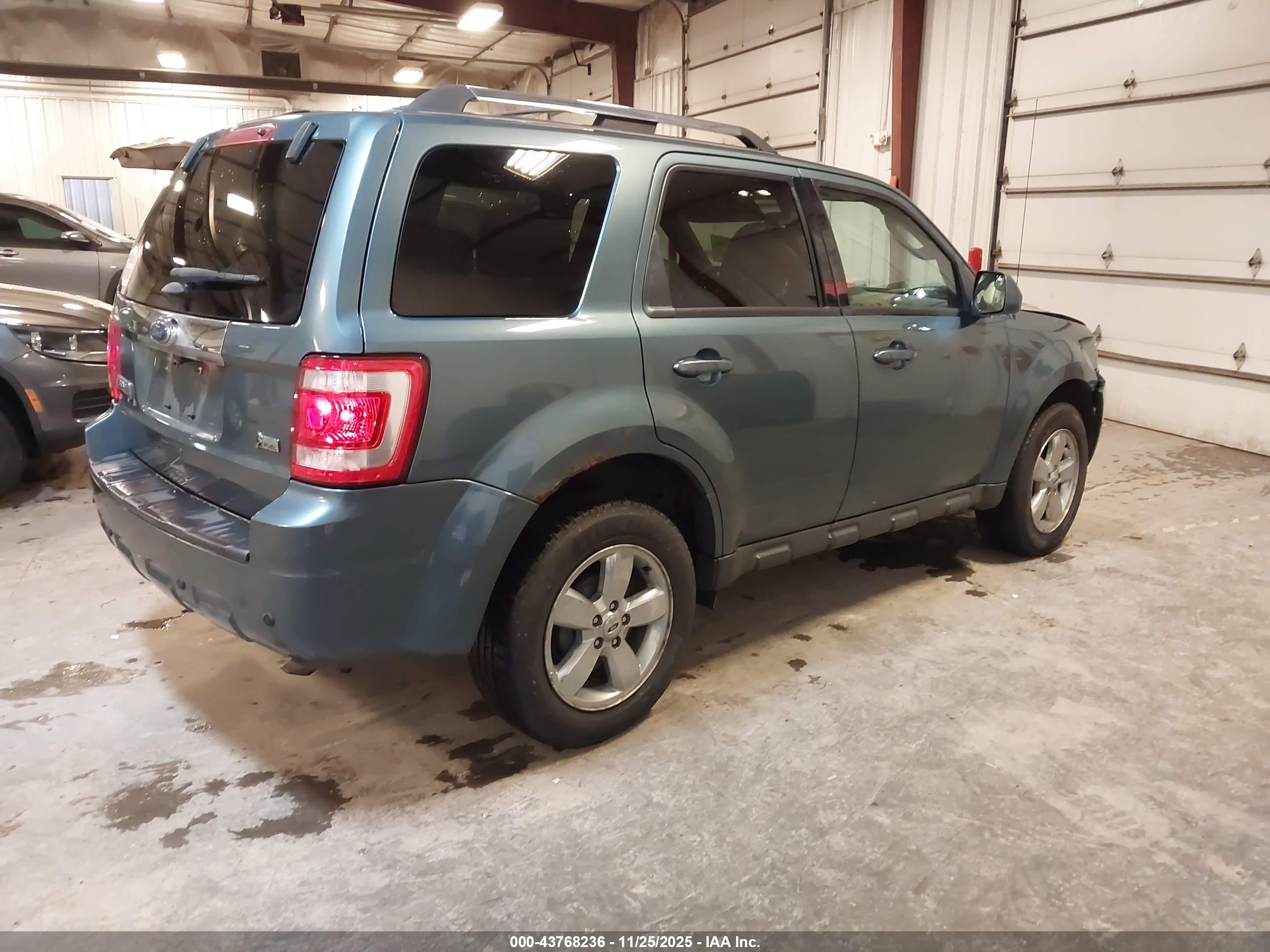 FORD ESCAPE image 4