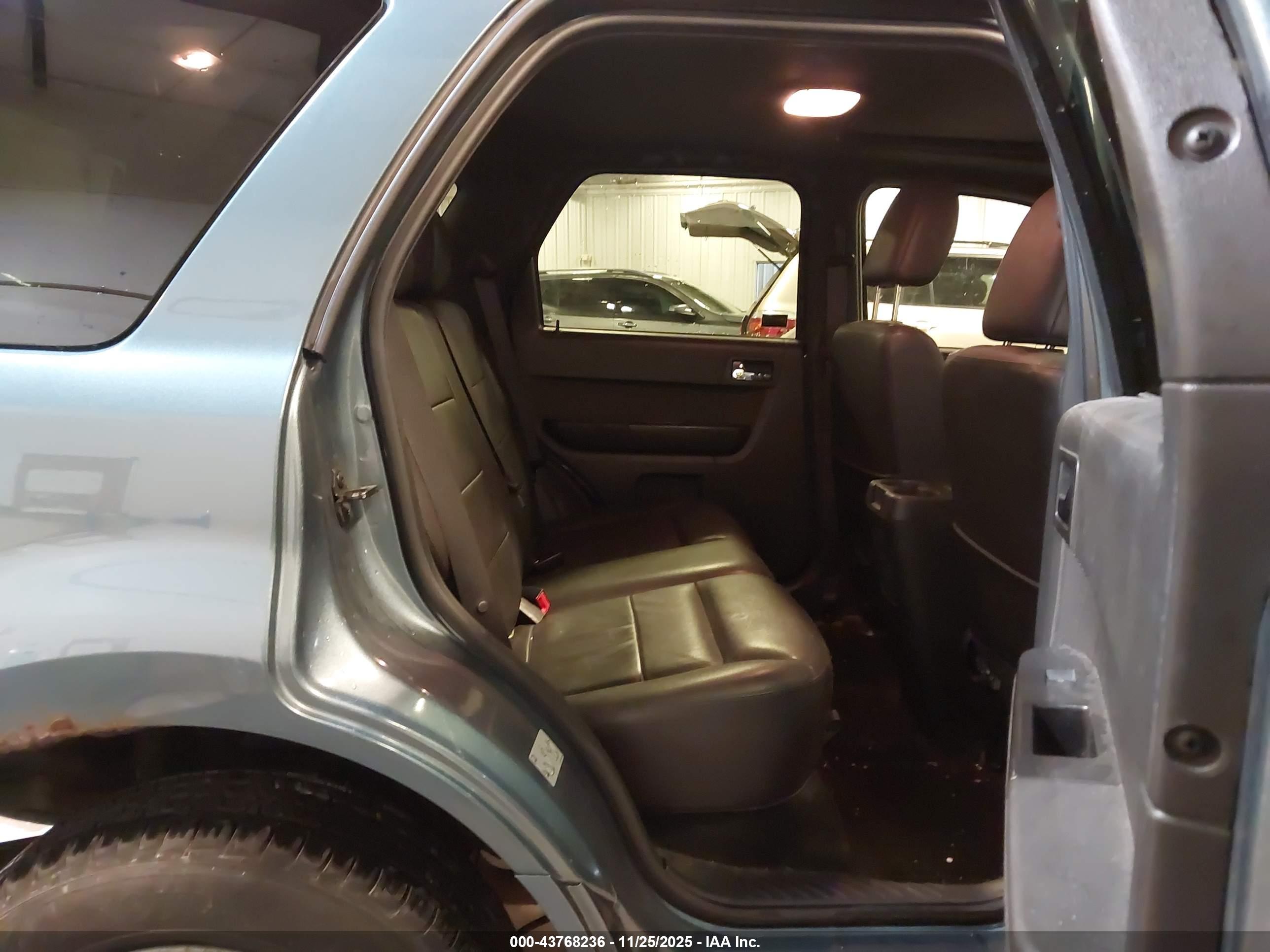 FORD ESCAPE image 8