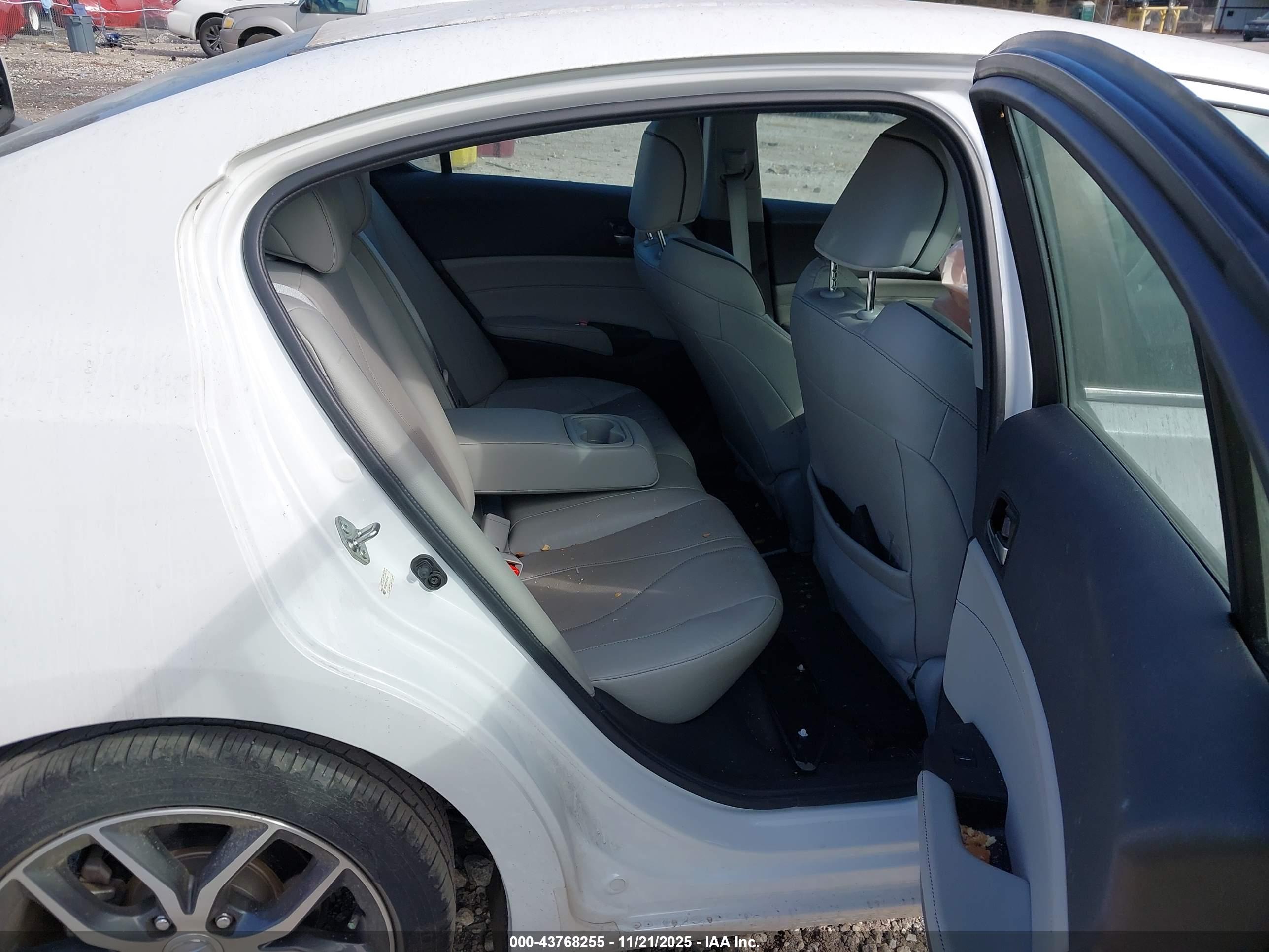 ACURA ILX image 8