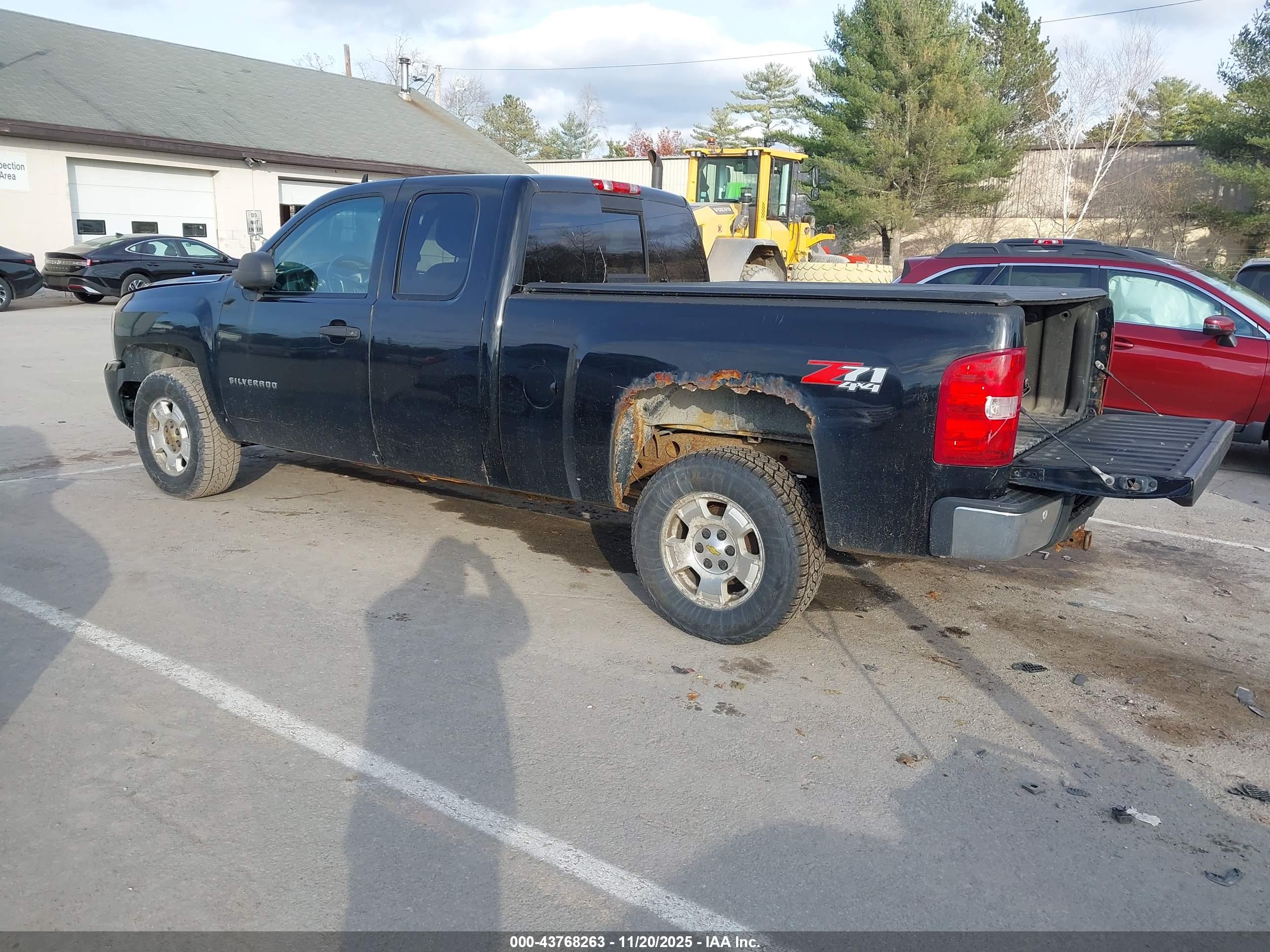 CHEVROLET SILVERADO image 3
