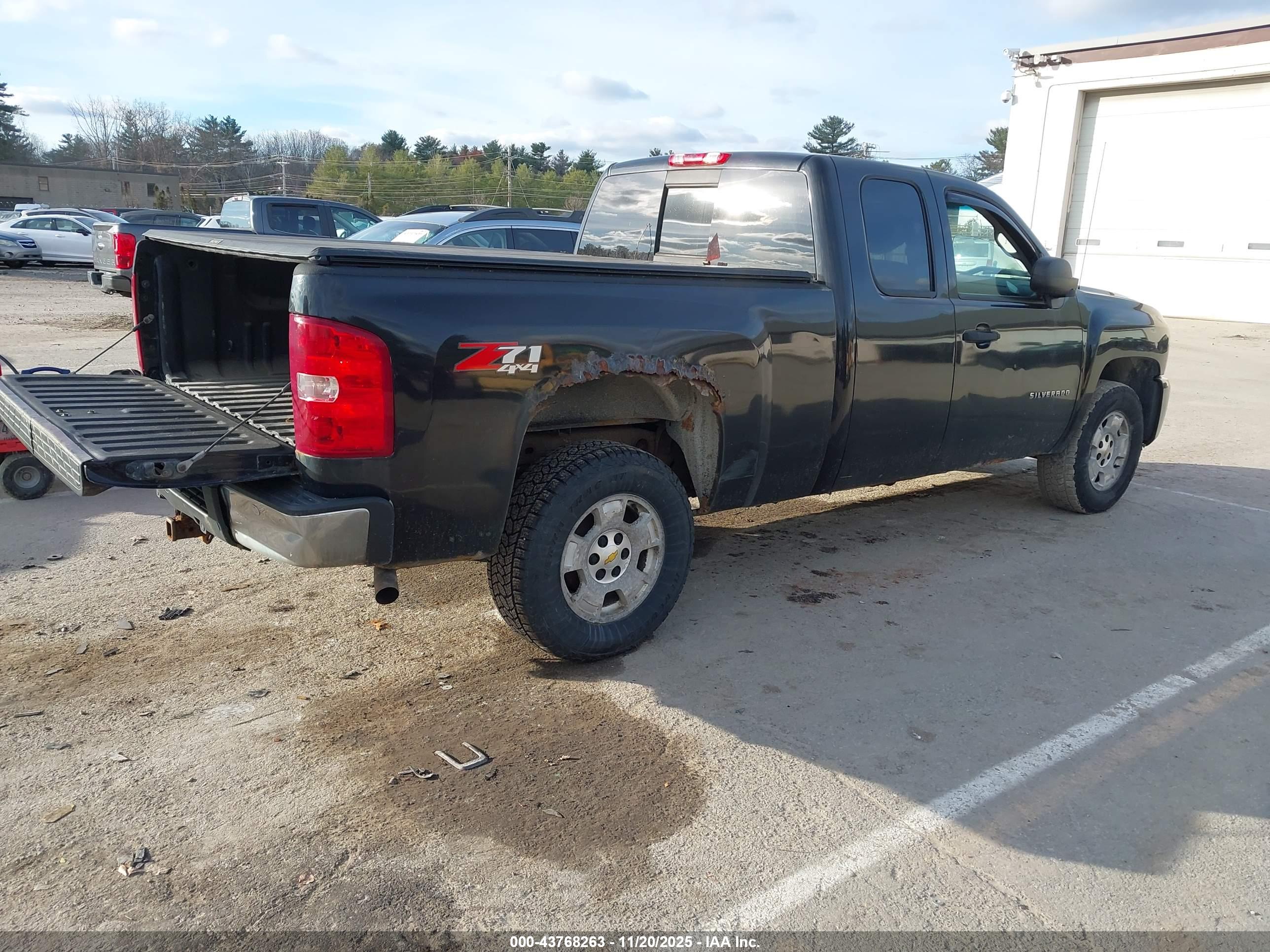 CHEVROLET SILVERADO image 4