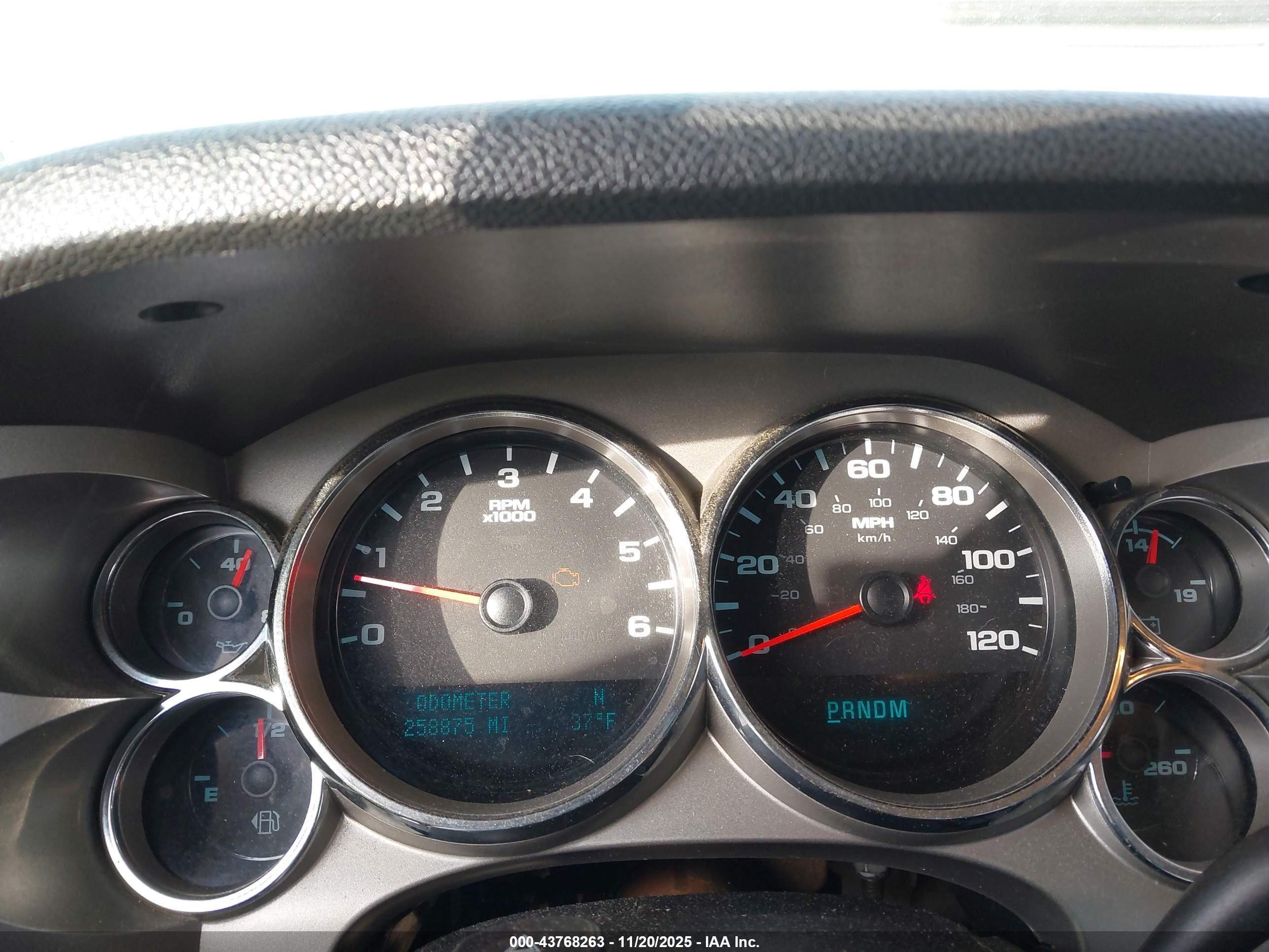 CHEVROLET SILVERADO image 7